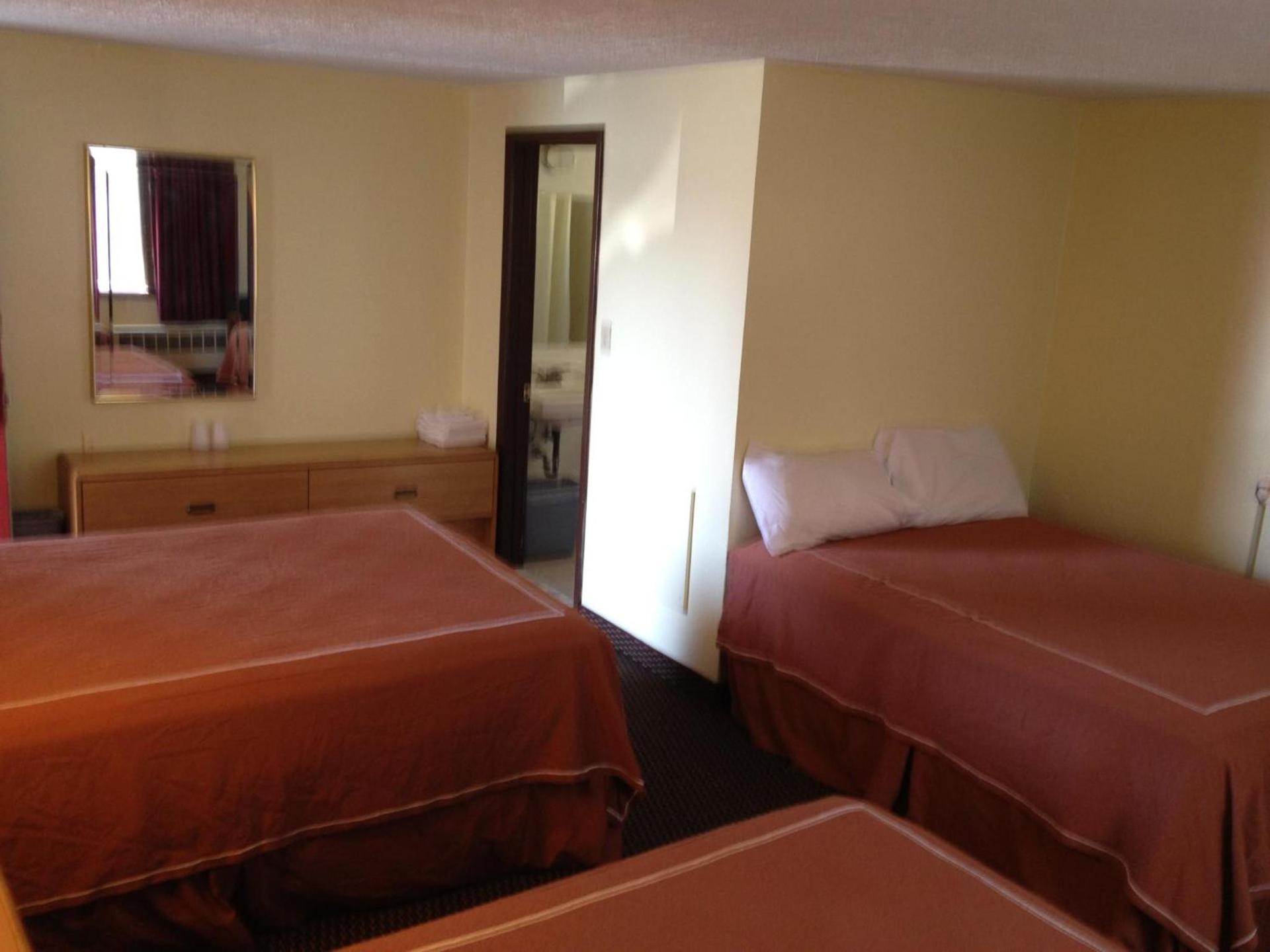 Caravan Motel photo 25