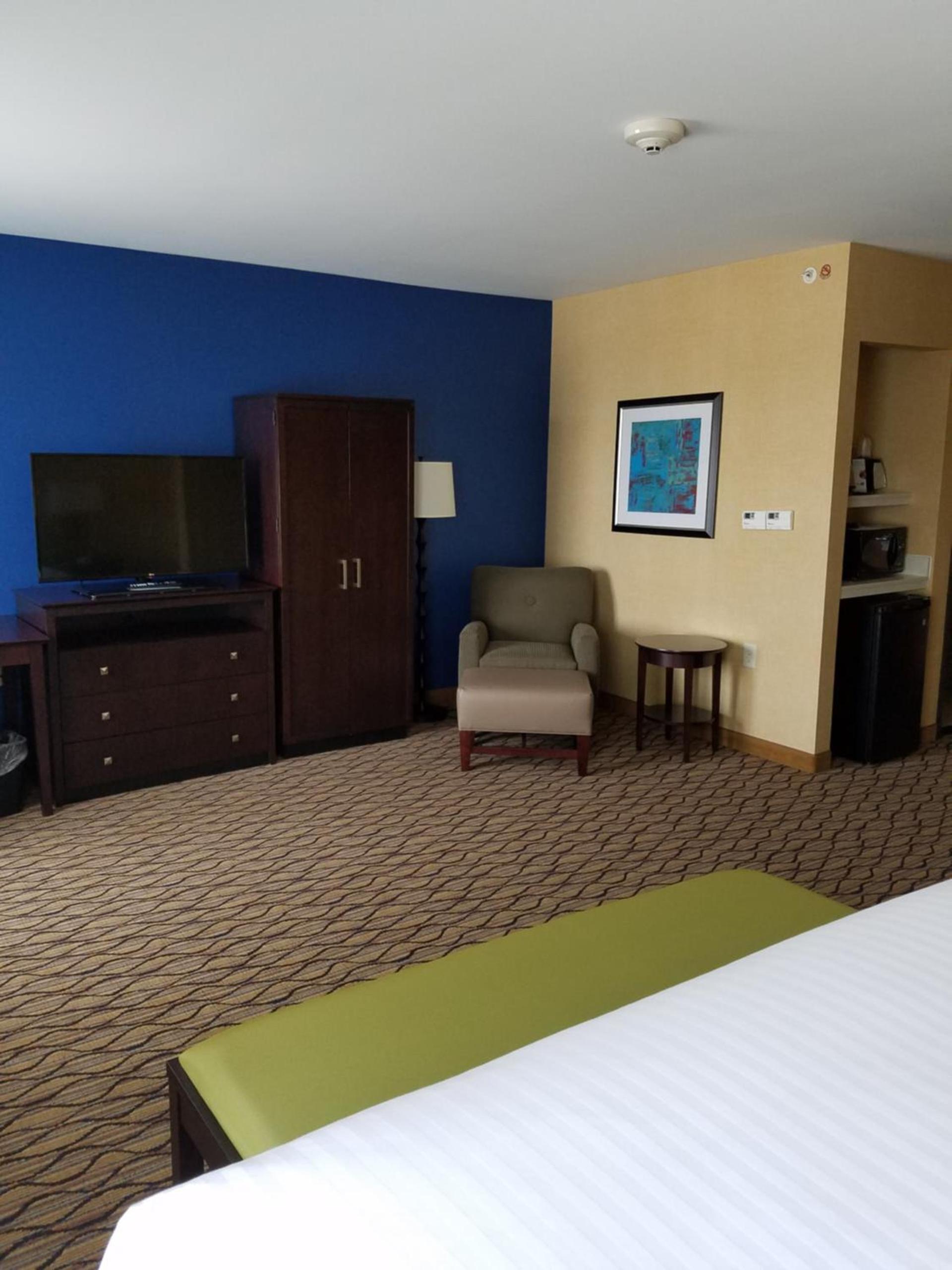 Holiday Inn Express Bordentown - Trenton South by IHG photo 3