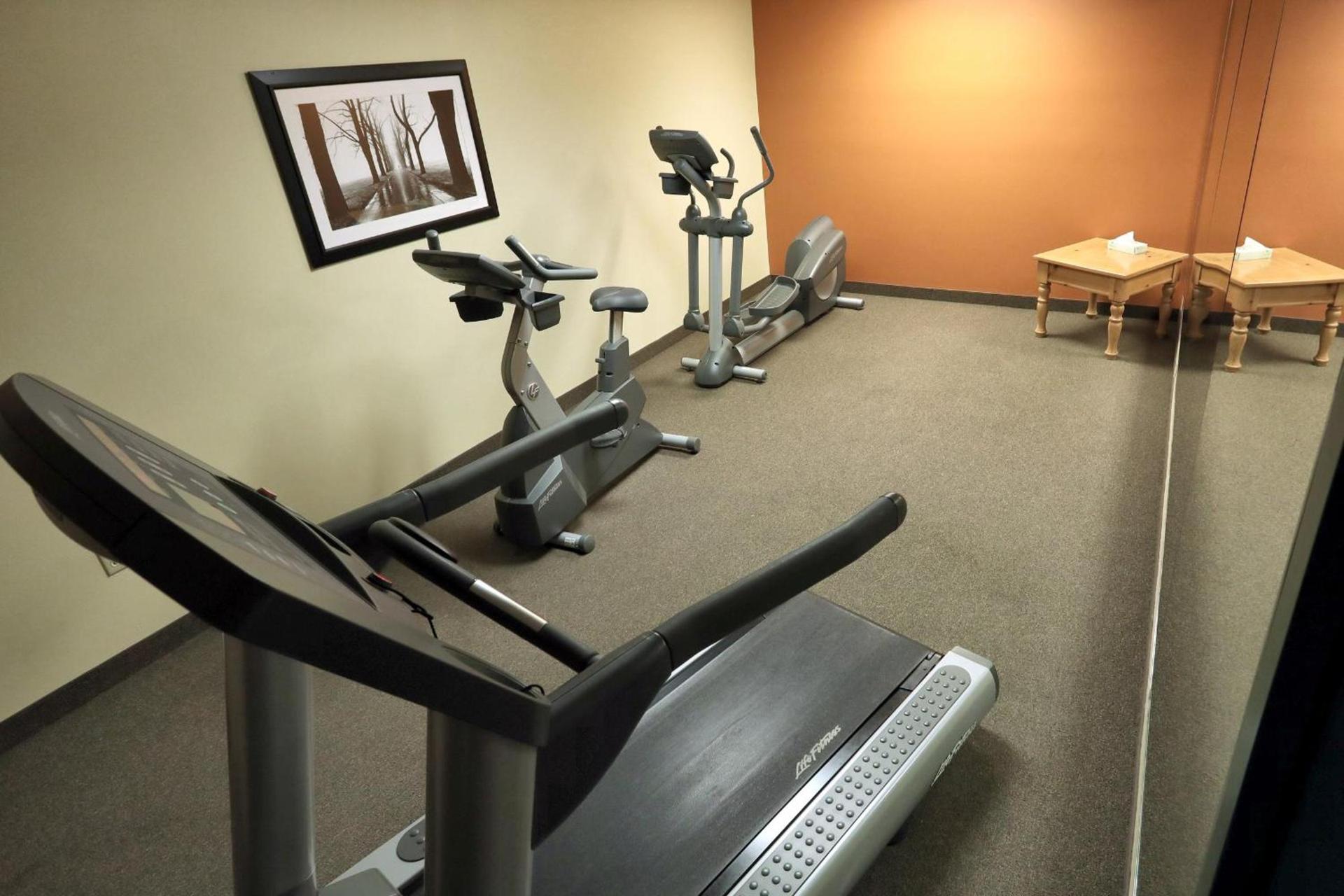 Lancaster Inn & Suites photo 8