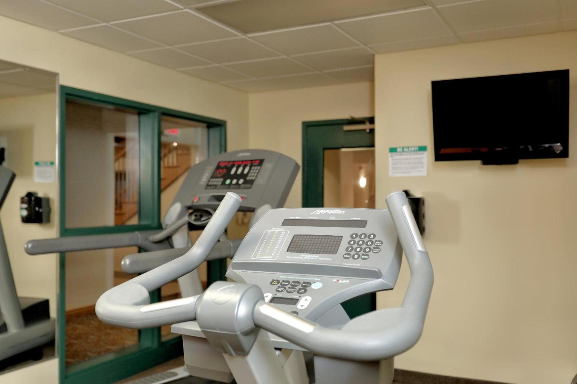 Lancaster Inn & Suites photo 10