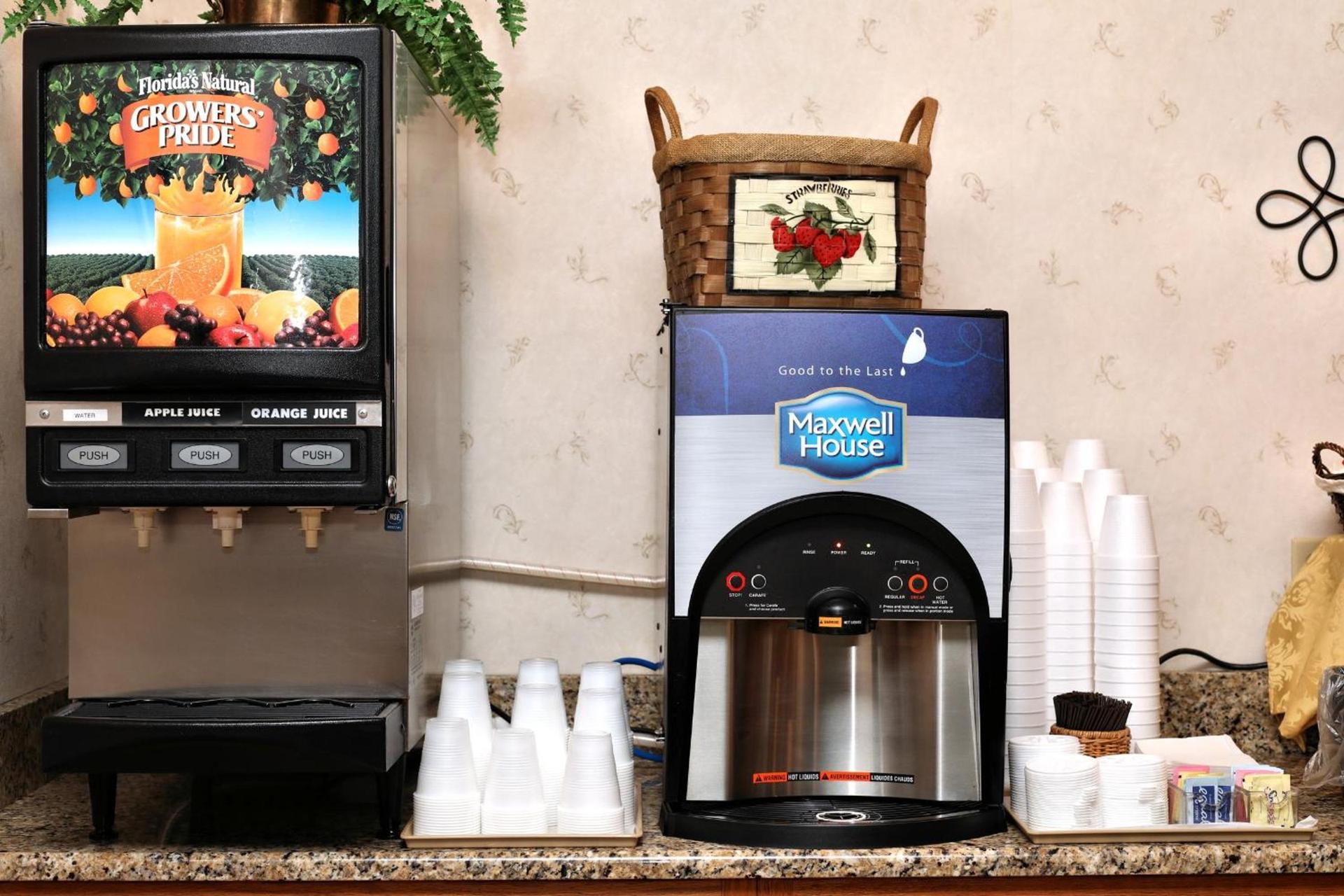 Lancaster Inn & Suites photo 16