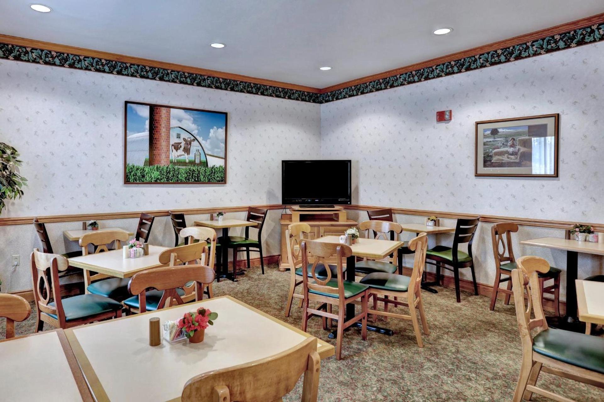 Lancaster Inn & Suites photo 18