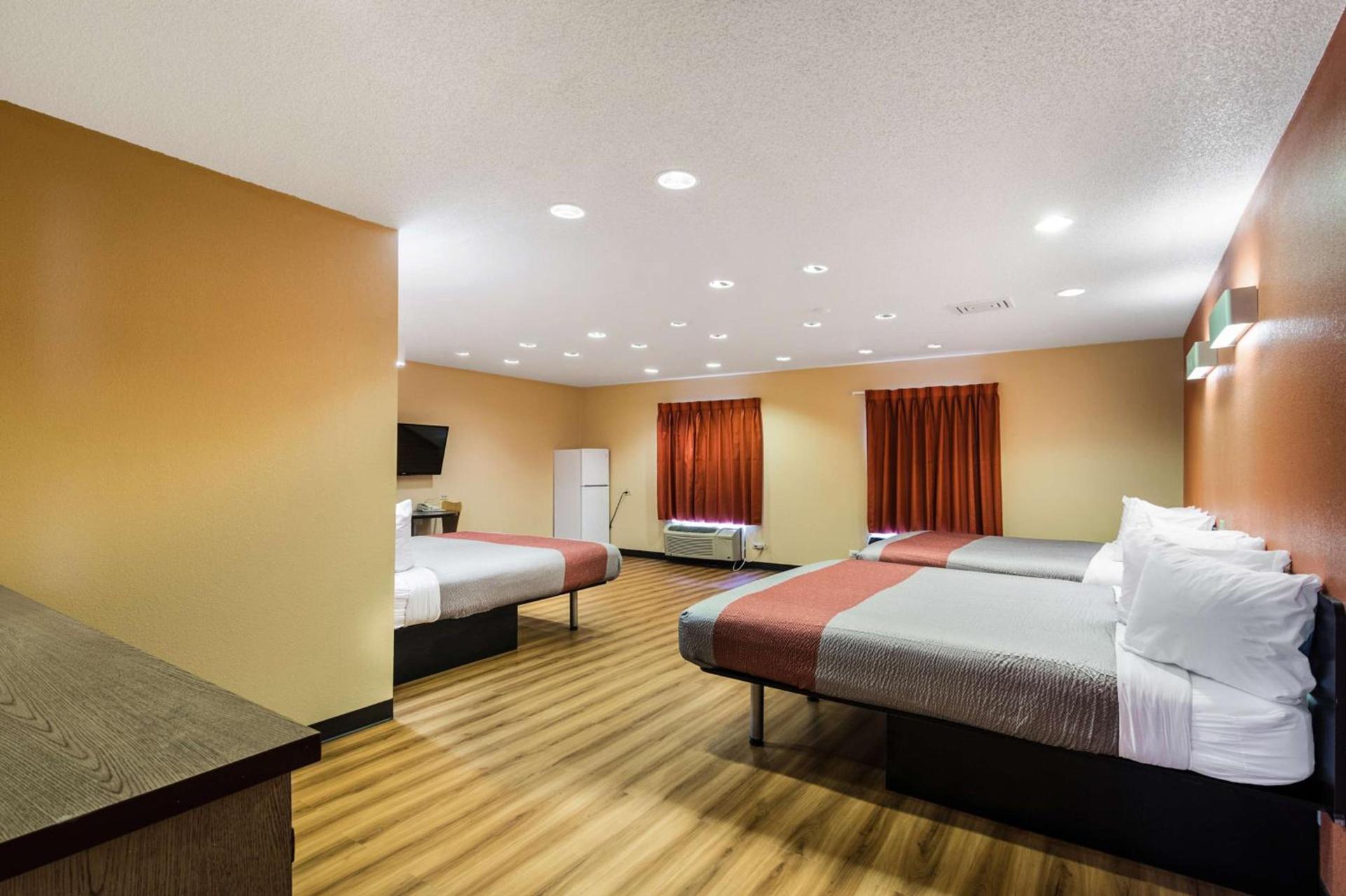 Motel 6-Libertyville, IL photo 12