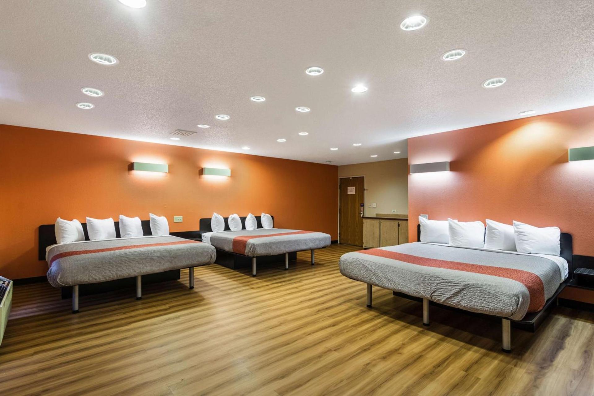 Motel 6-Libertyville, IL photo 19