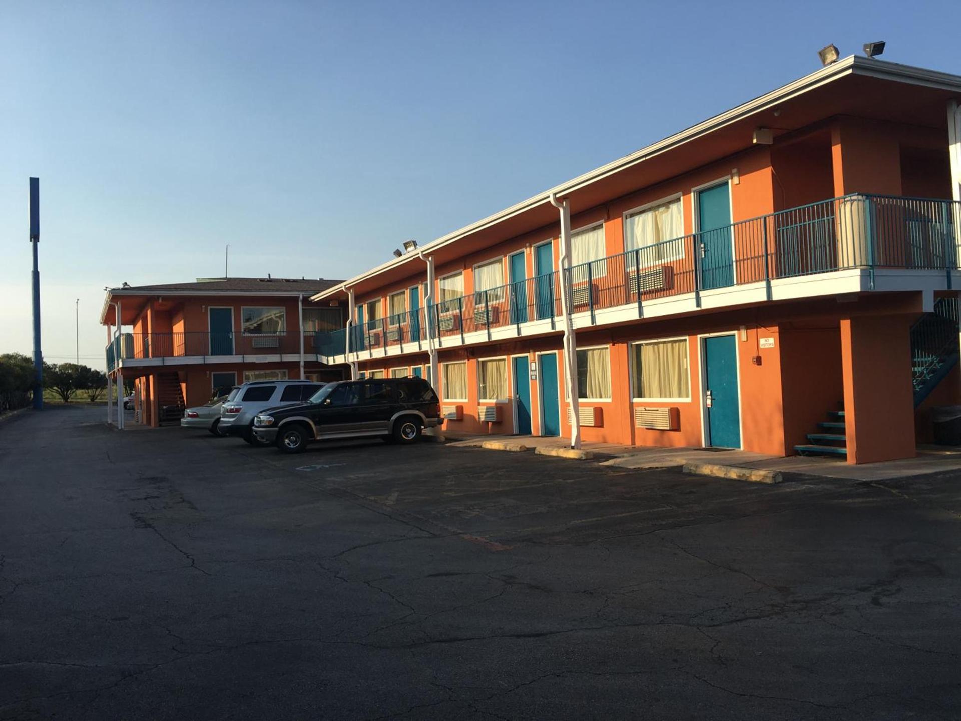 Relax Inn Forth Worth photo 1