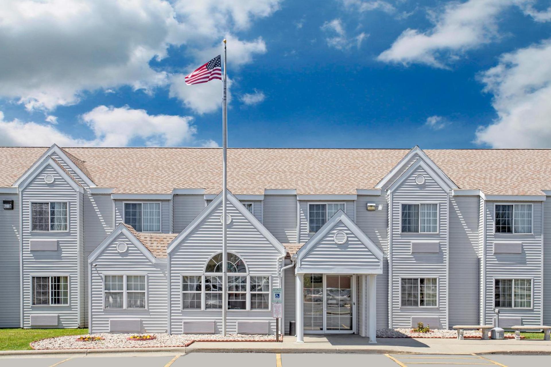 Microtel Inn by Wyndham Janesville photo 30