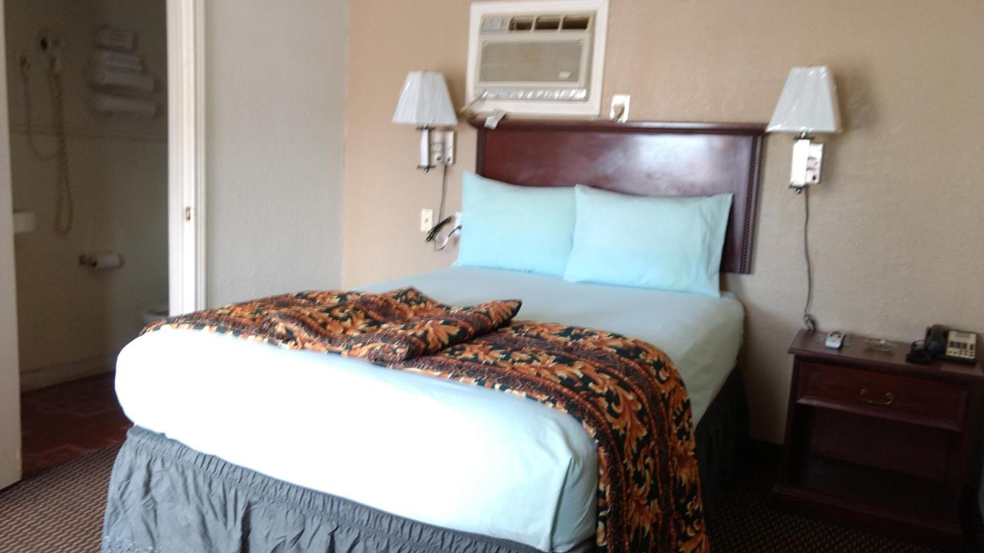 Budget Inn Hamilton photo 14
