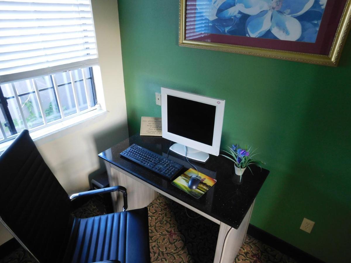 Regency Inn & Suites Beaumont photo 15