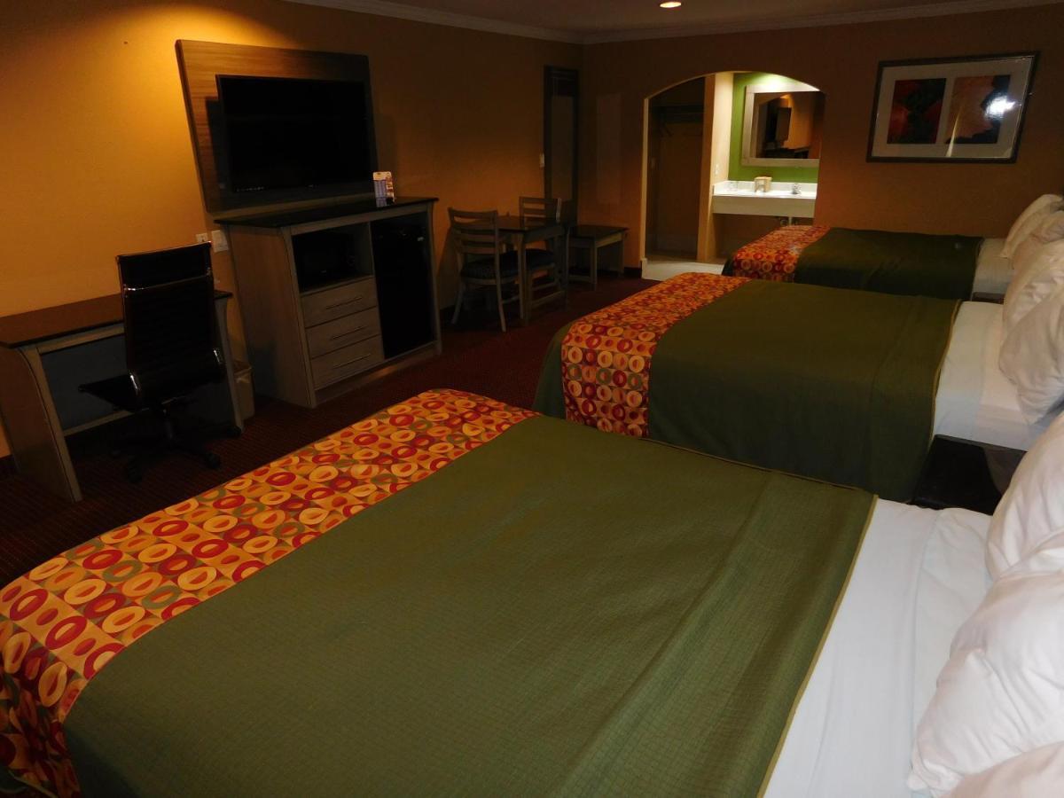 Regency Inn & Suites Beaumont photo 4