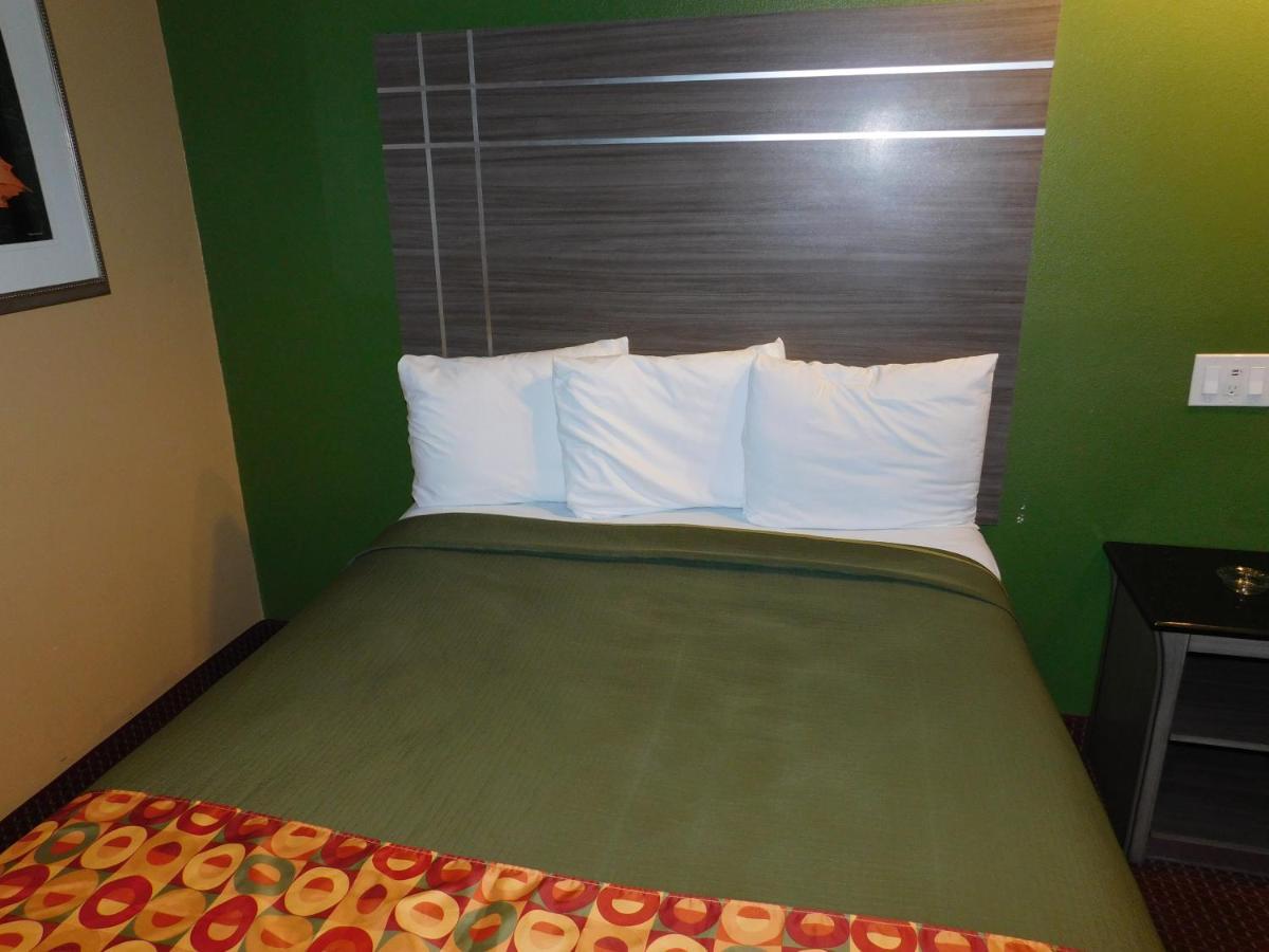 Regency Inn & Suites Beaumont photo 10