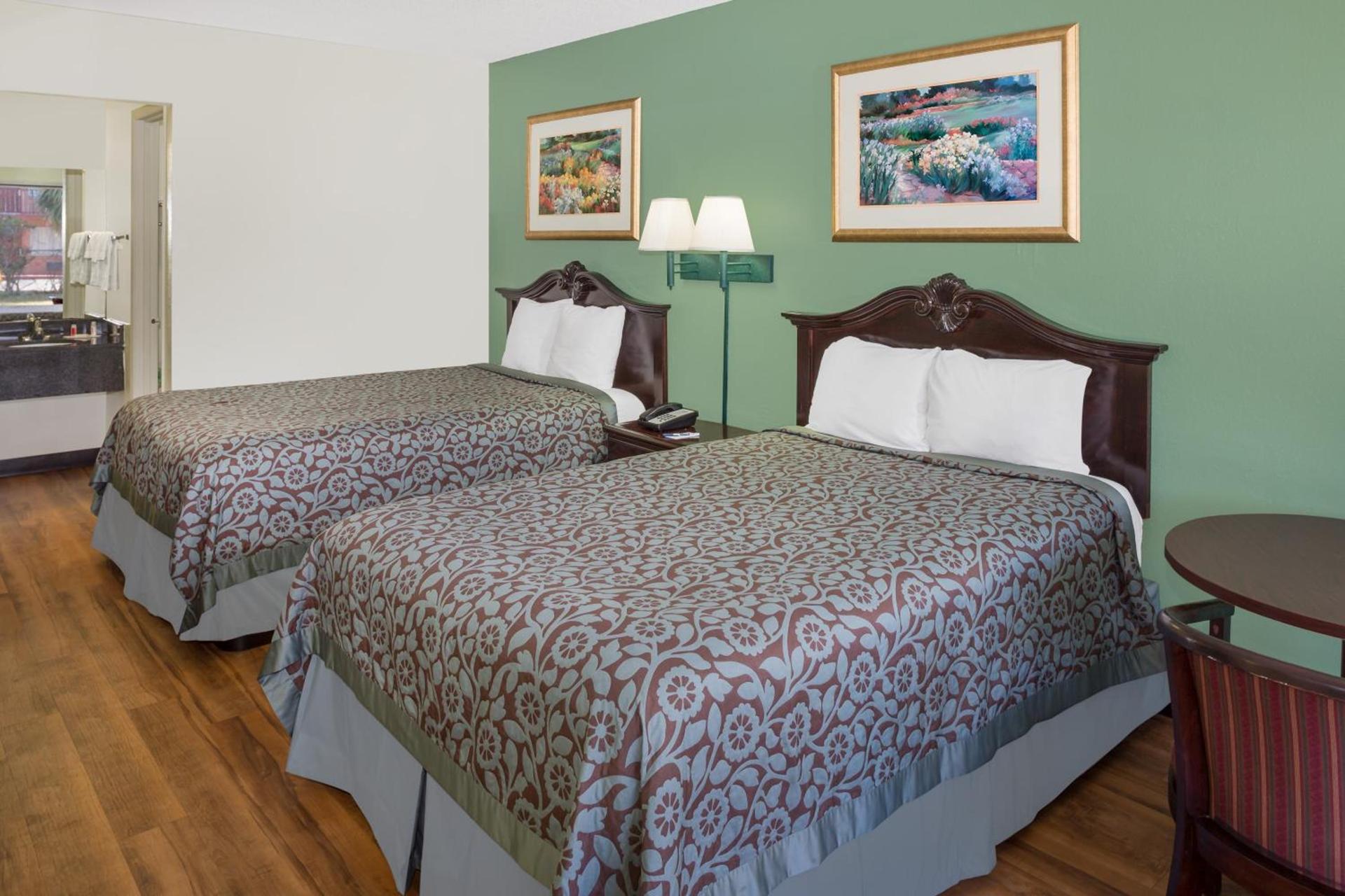 Travelodge by Wyndham Fort Myers North photo 14