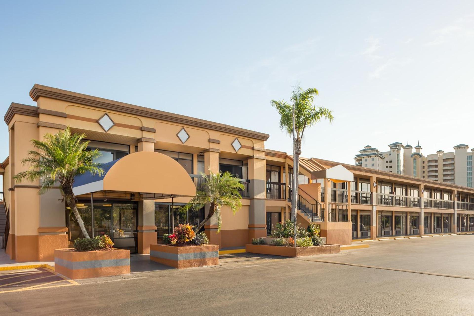 Travelodge by Wyndham Fort Myers North photo 4