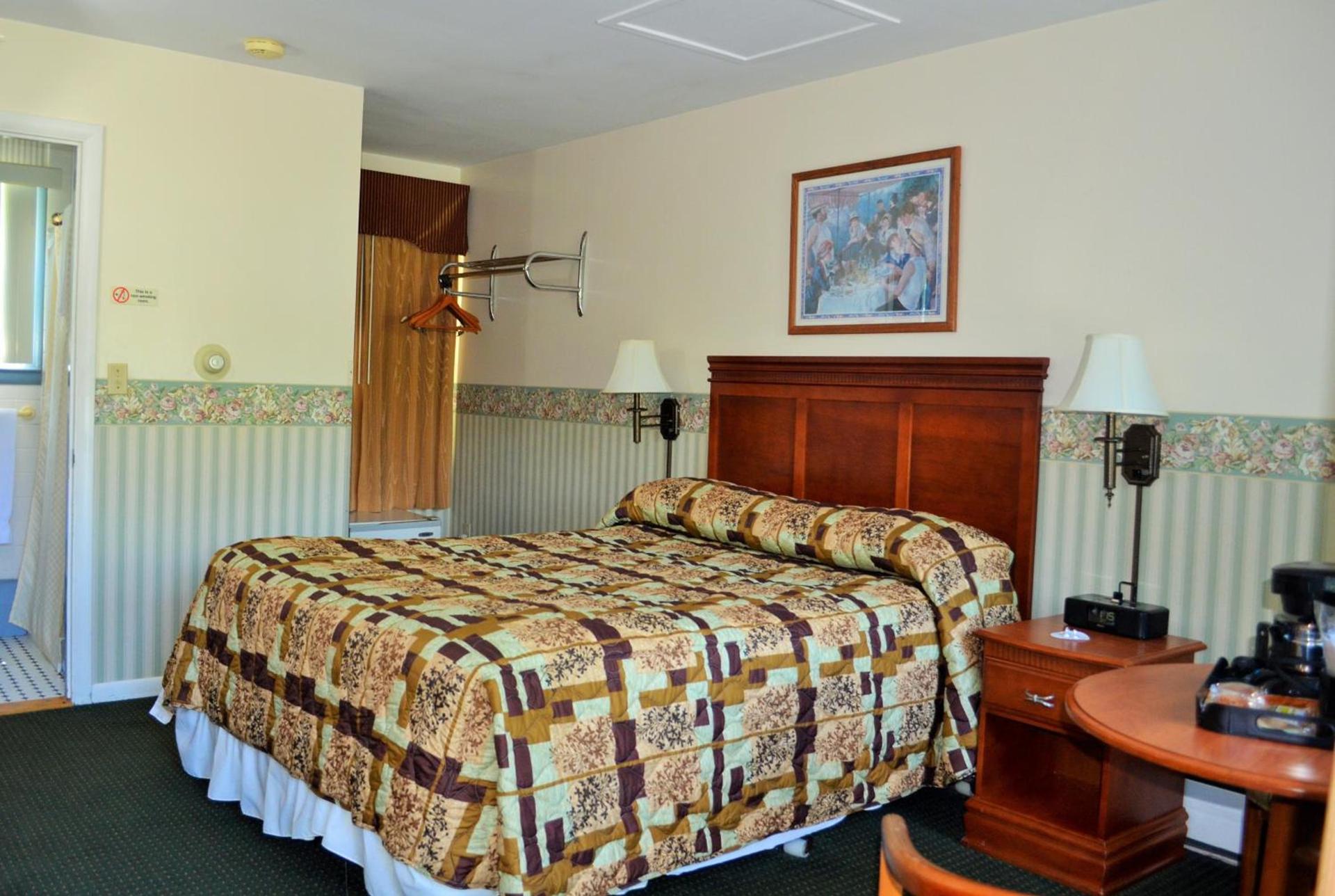 Maple Terrace Motel photo 59