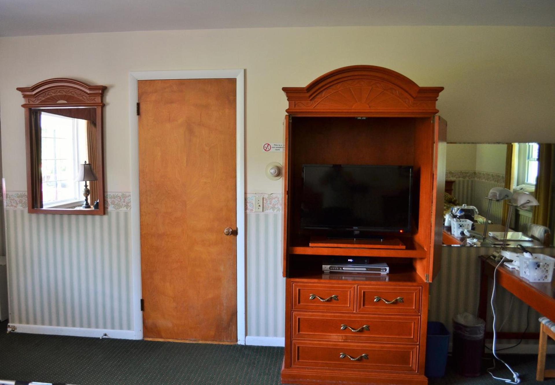 Maple Terrace Motel photo 54