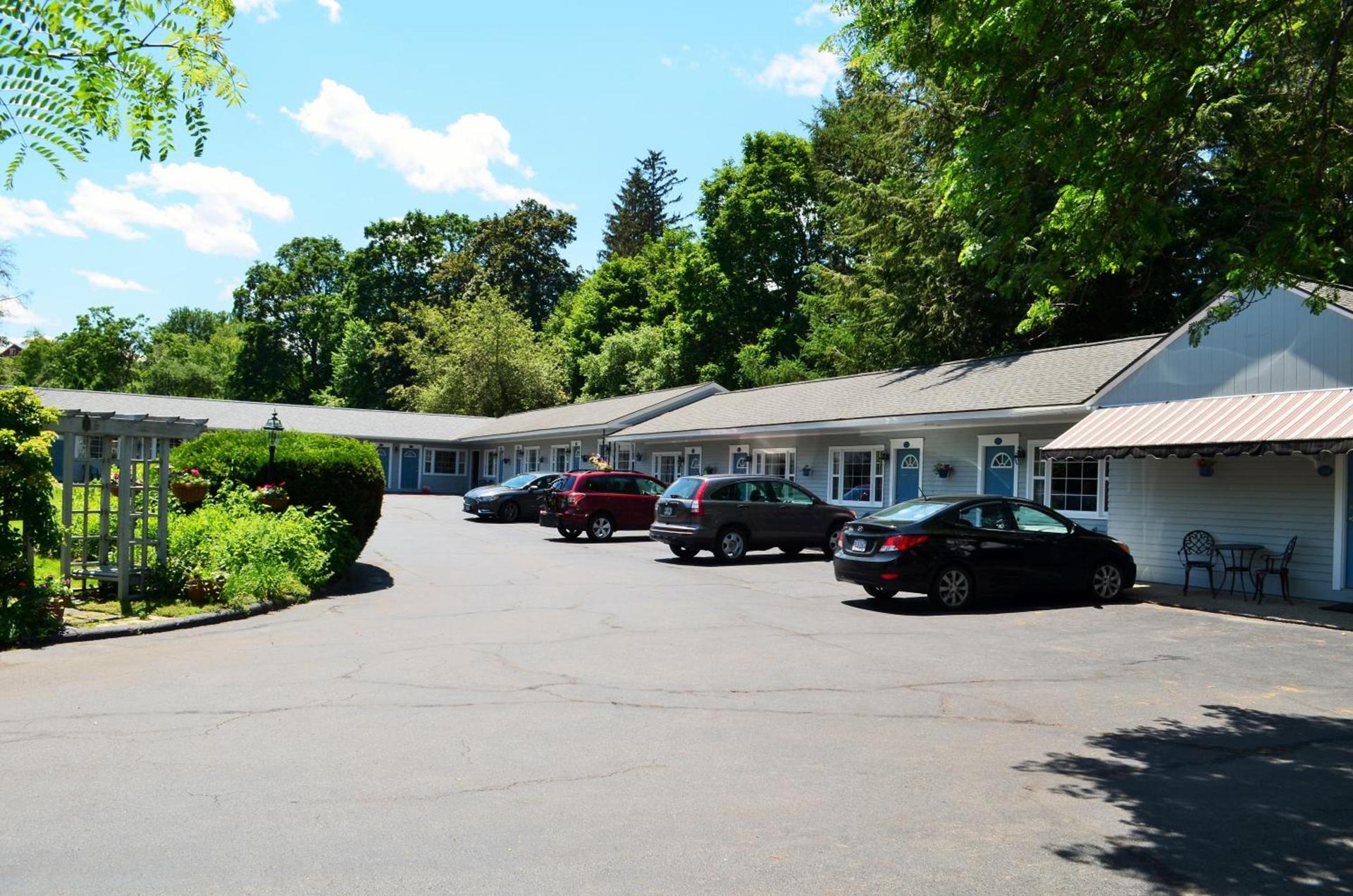 Maple Terrace Motel photo 98