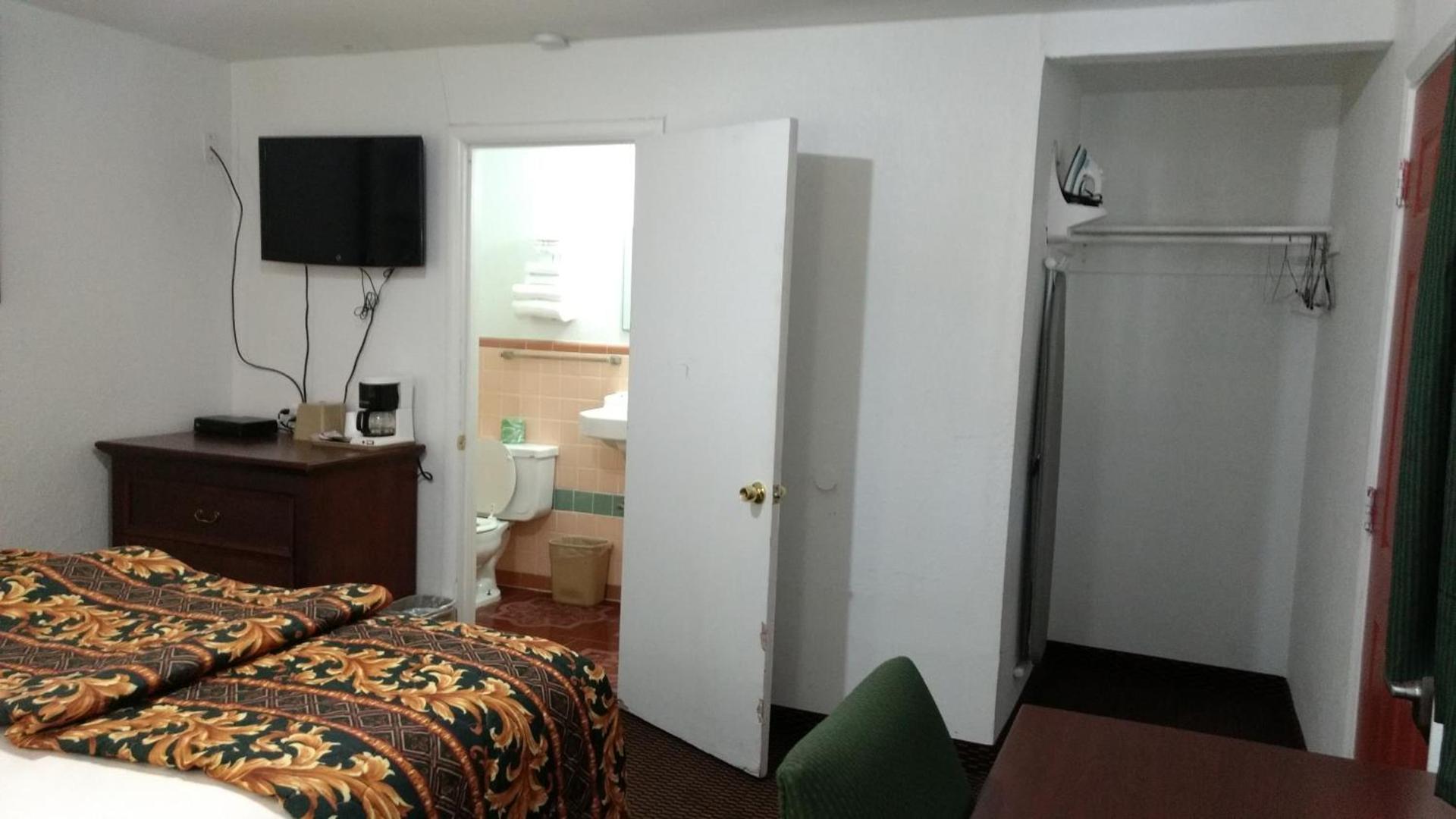 Budget Inn Hamilton photo 13