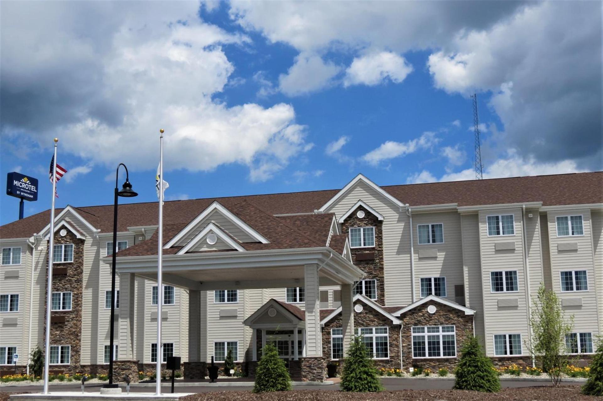 Microtel Inn & Suites by Wyndham Clarion photo 40