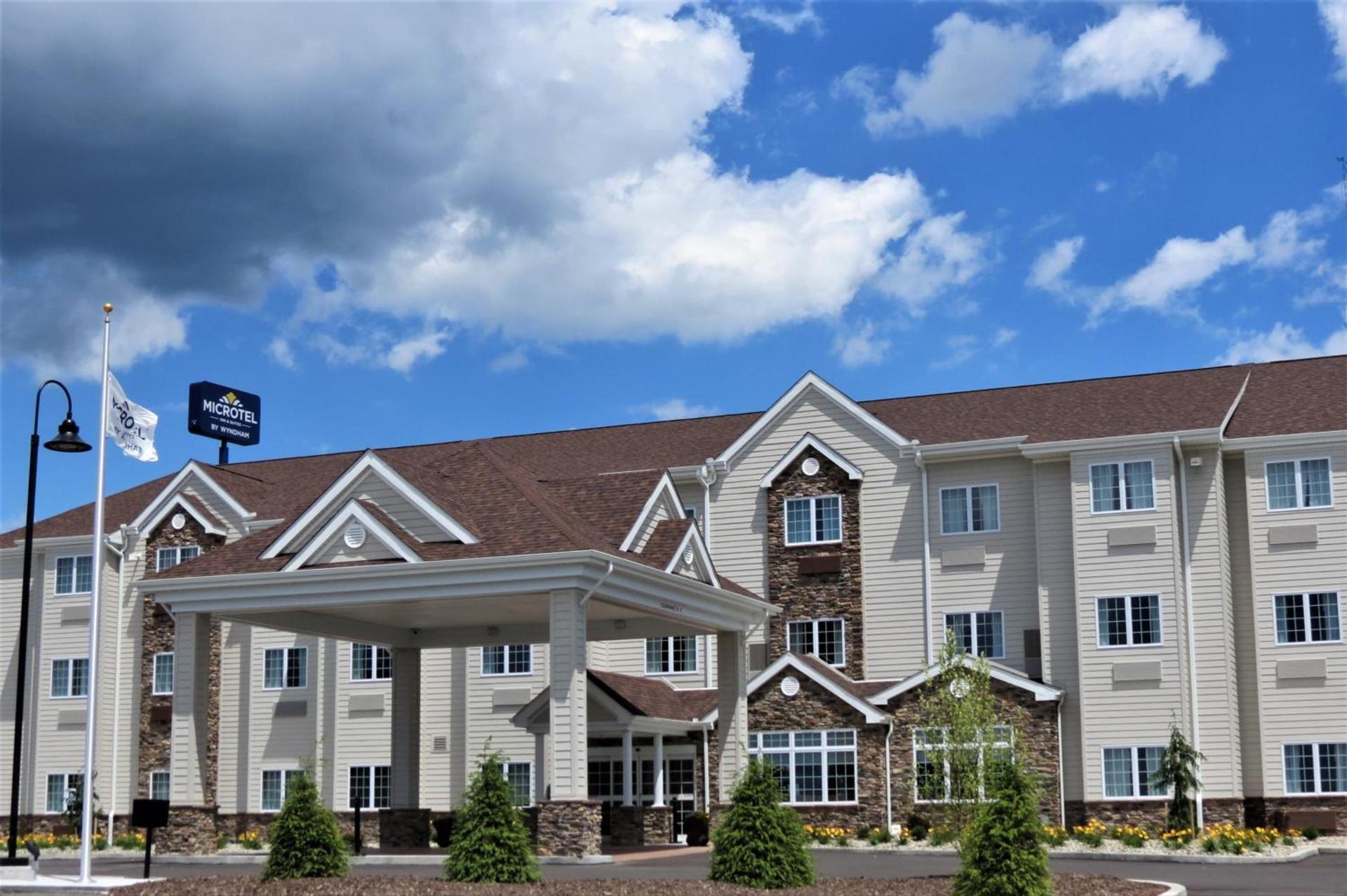 Microtel Inn & Suites by Wyndham Clarion photo 41