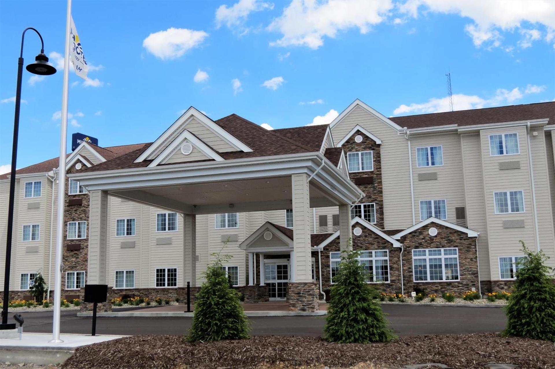 Microtel Inn & Suites by Wyndham Clarion photo 38
