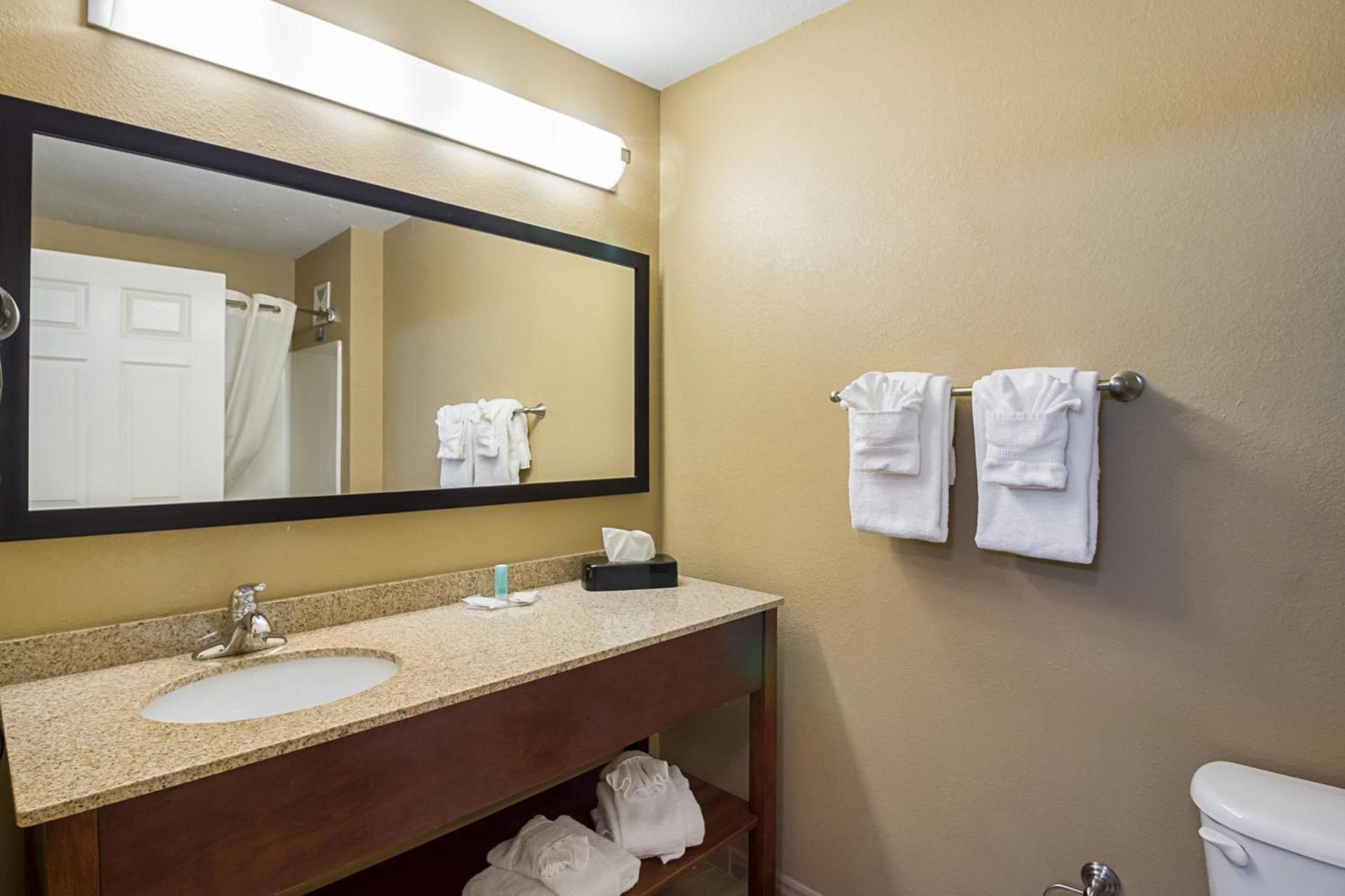 MainStay Suites Fargo - I-94 Medical Center photo 44