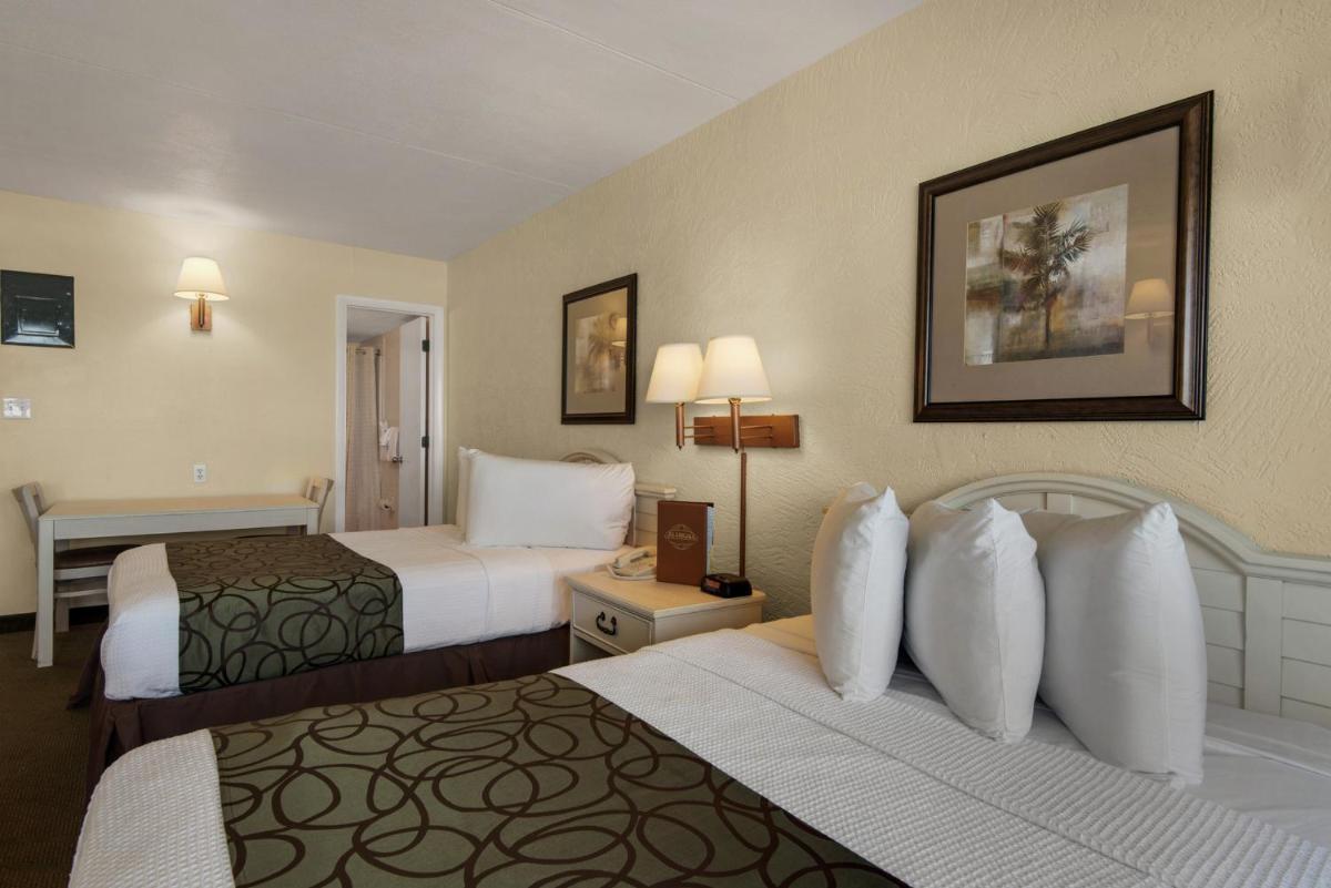 Ramada by Wyndham Panama City Beach / Beachfront photo 16