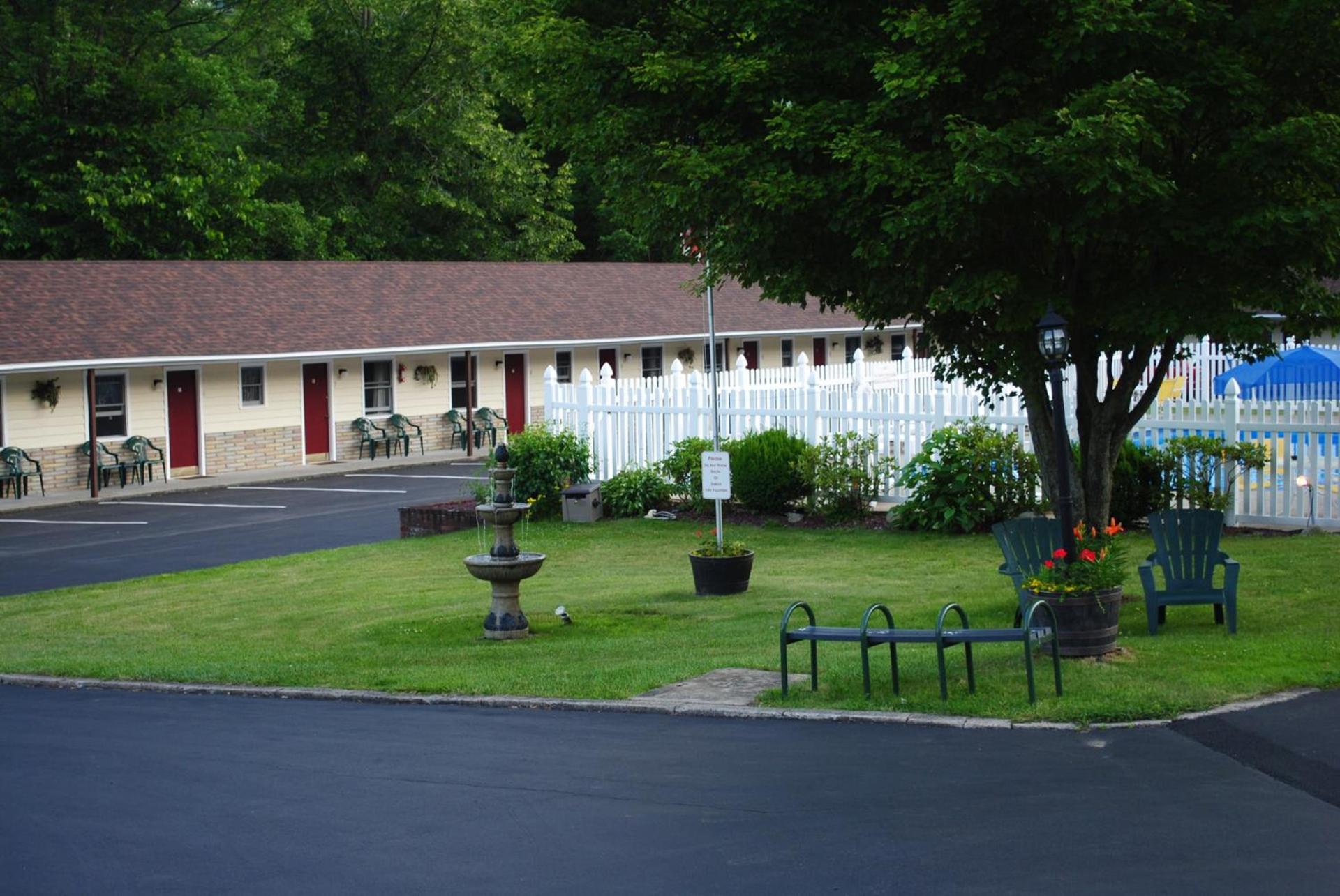 Fran Cove Motel photo 43