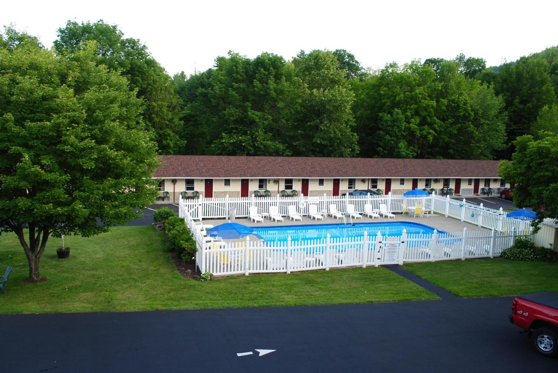 Fran Cove Motel photo 44