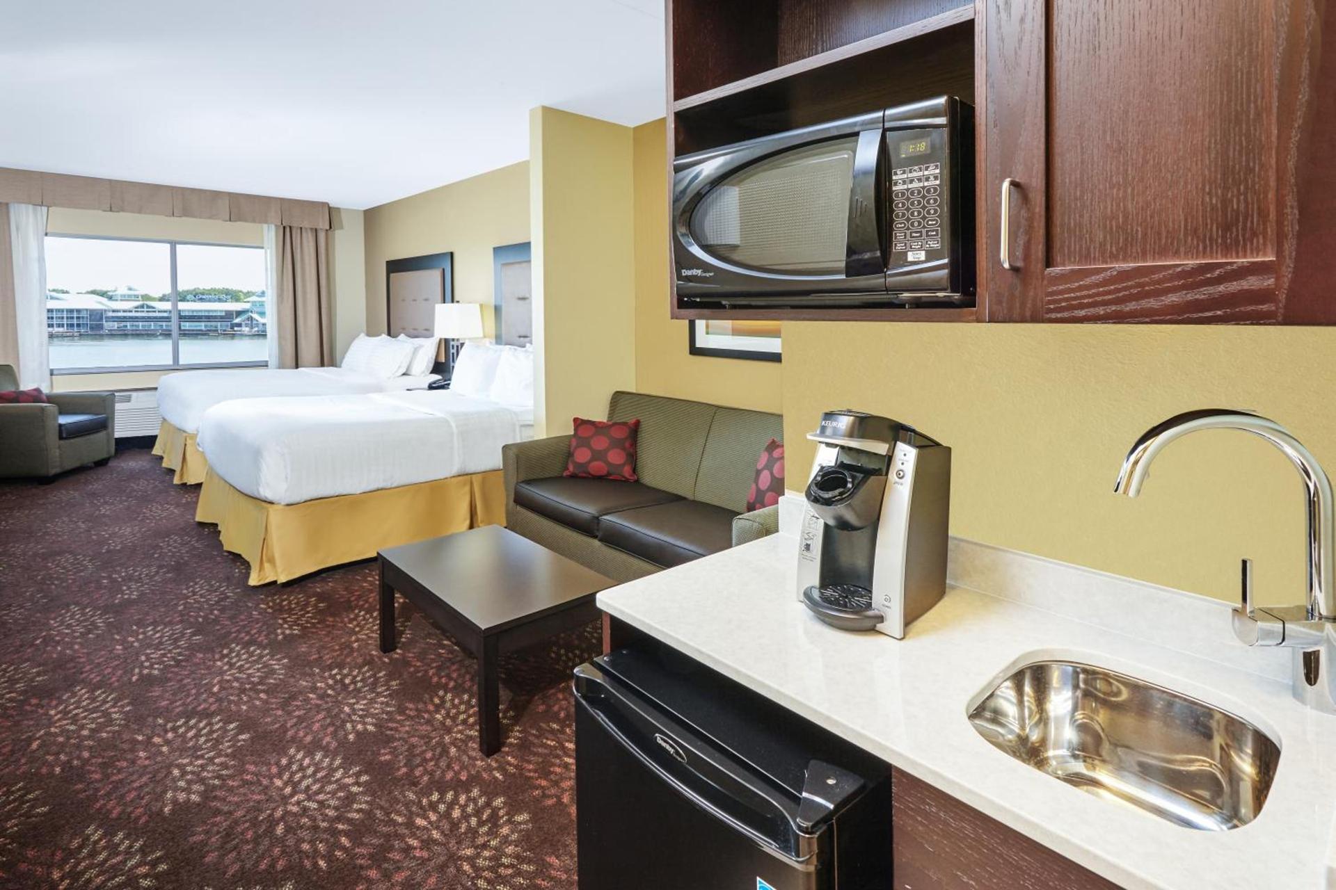 Holiday Inn Express & Suites Sandusky by IHG photo 3
