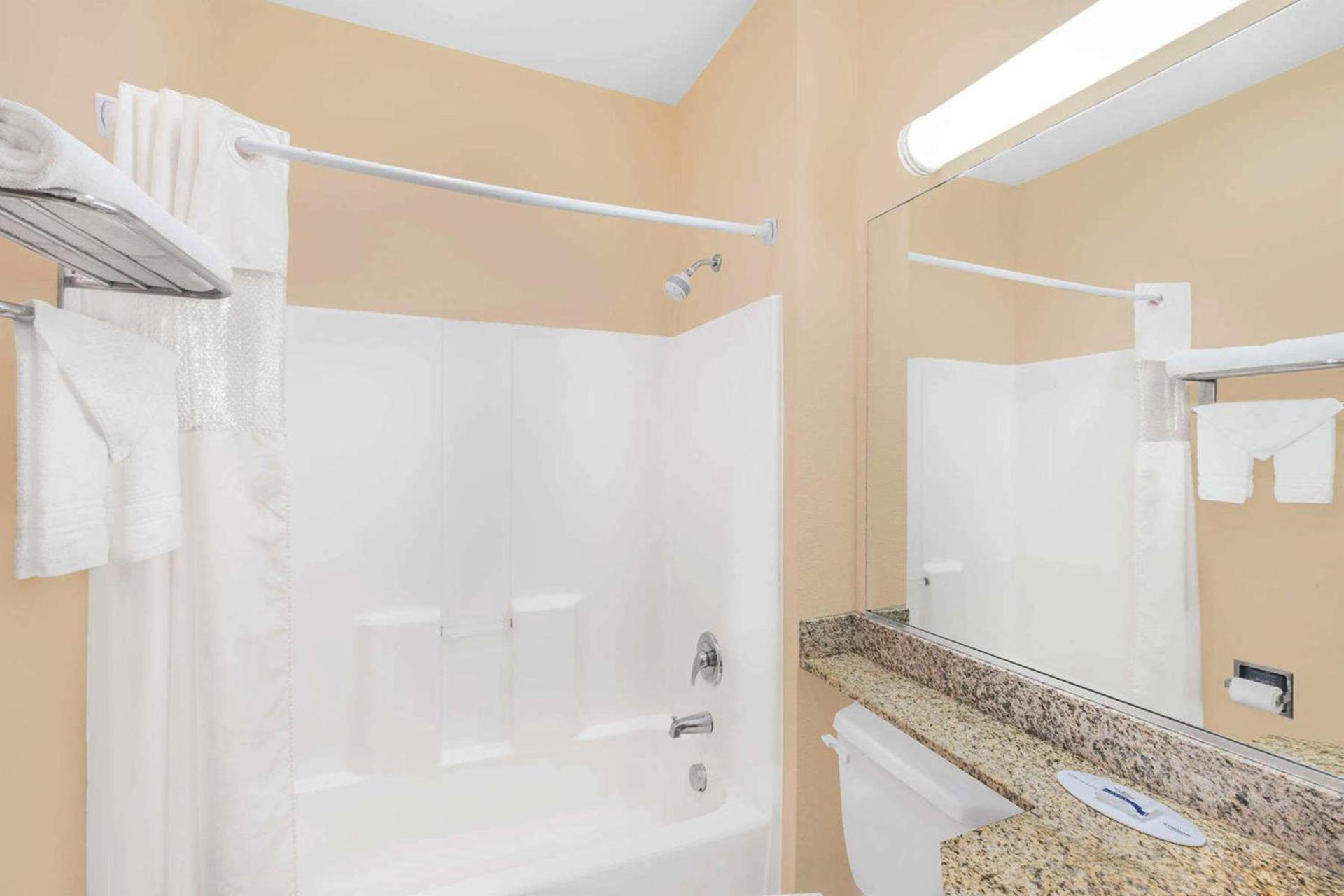 Microtel Inn & Suites by Wyndham Corpus Christi/Aransas Pass photo 23