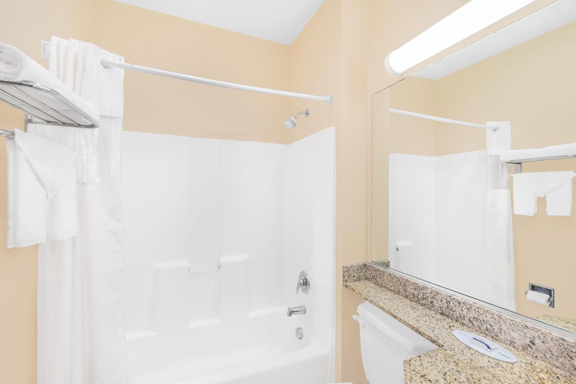 Microtel Inn & Suites by Wyndham Corpus Christi/Aransas Pass photo 20