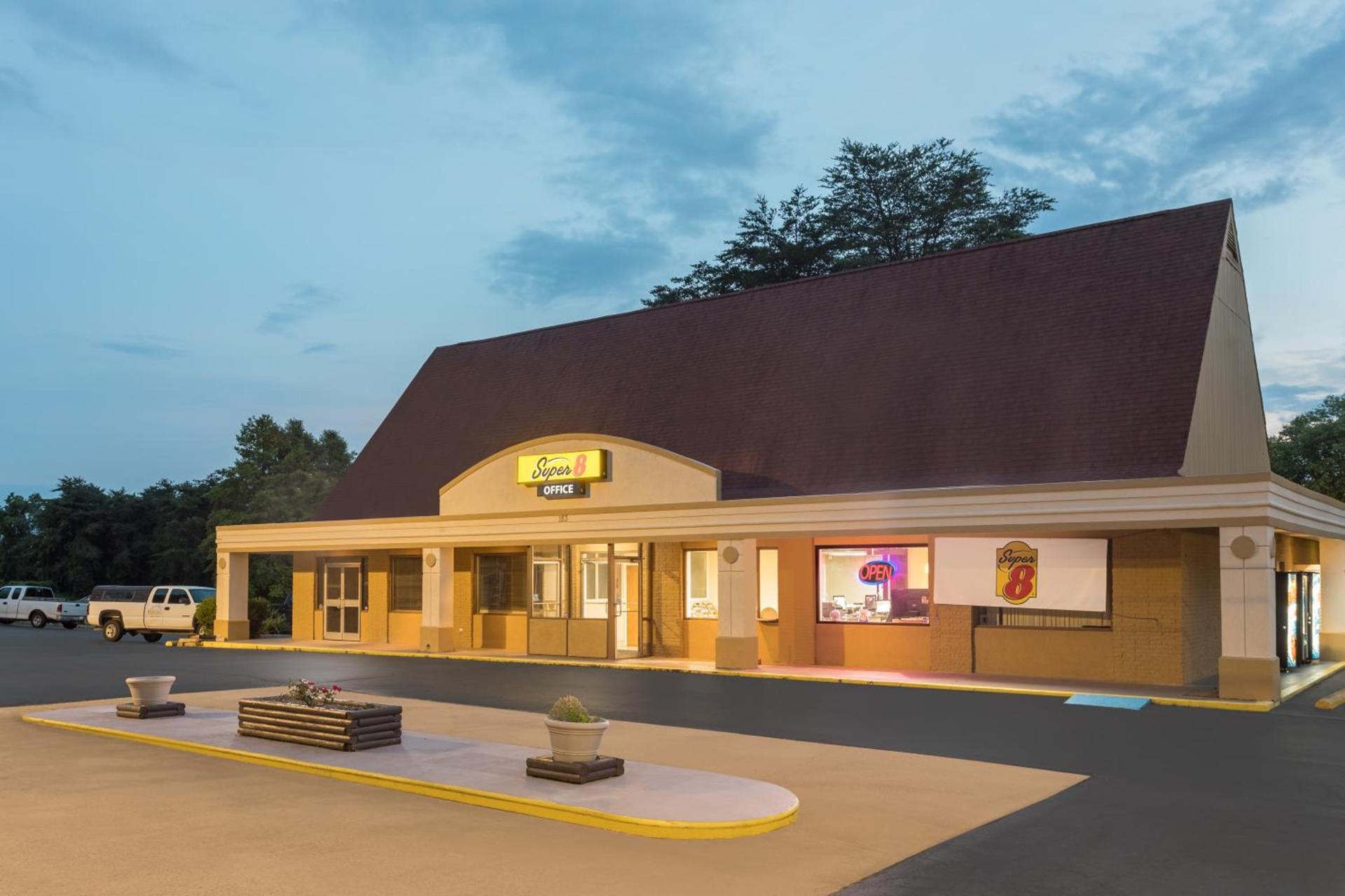 Super 8 by Wyndham Asheville Airport photo 15