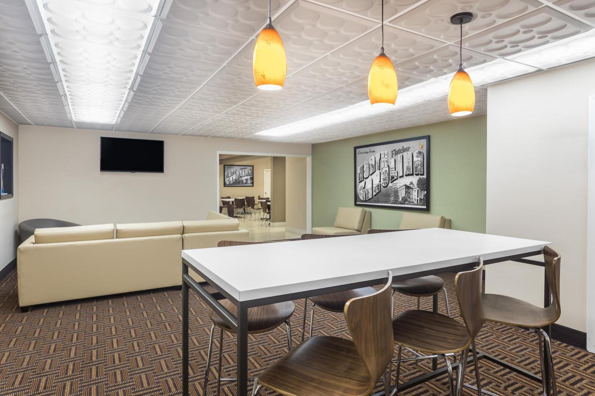 Super 8 by Wyndham Asheville Airport photo 17