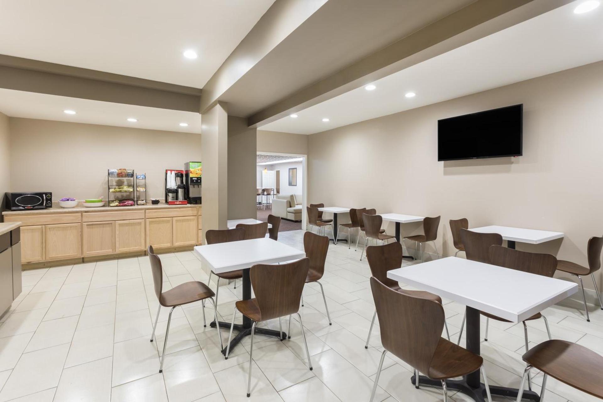 Super 8 by Wyndham Asheville Airport photo 25