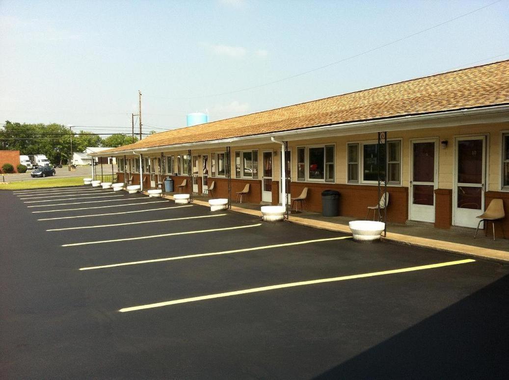 Budget Inn Mifflintown photo 16