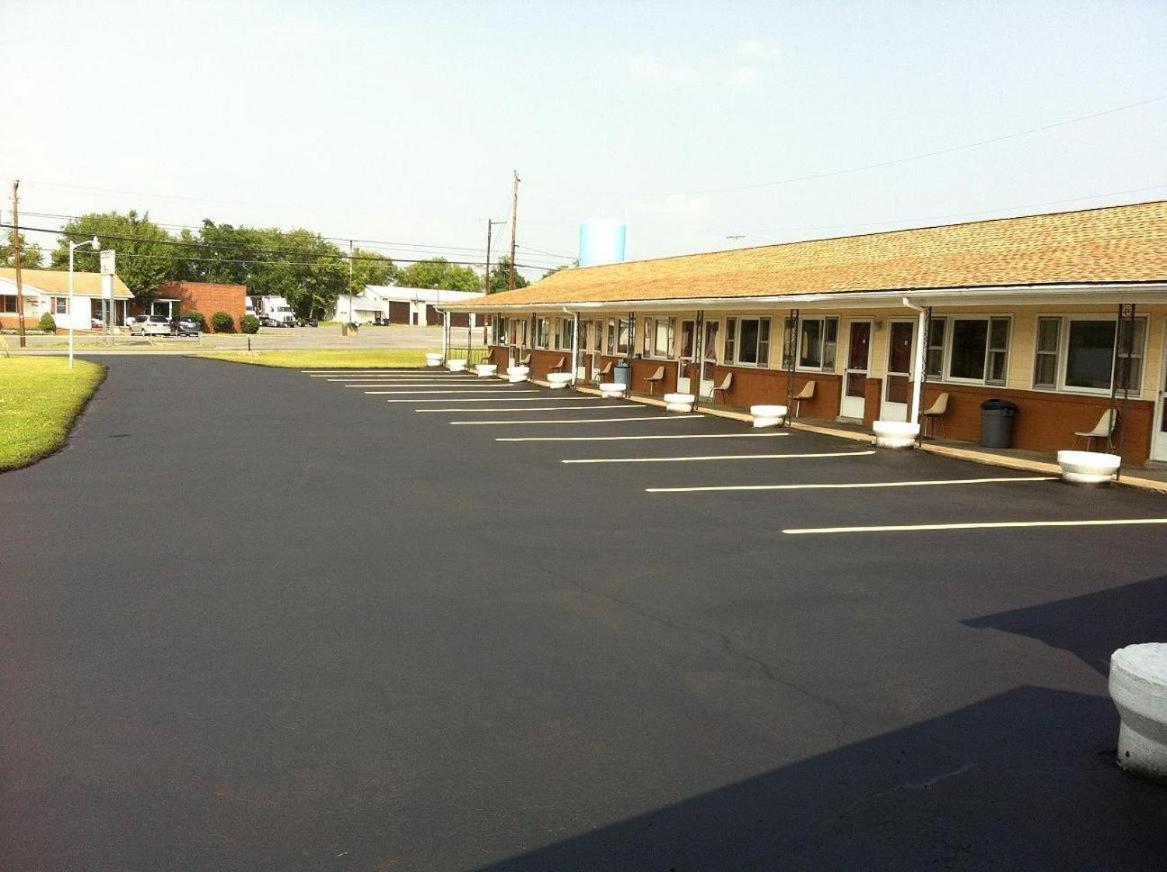 Budget Inn Mifflintown photo 18
