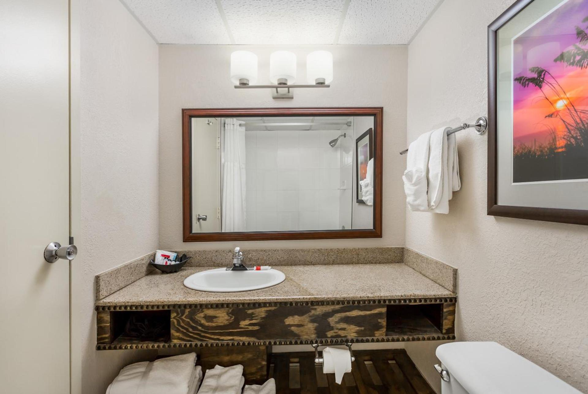 Ramada Plaza by Wyndham Nags Head Oceanfront photo 32