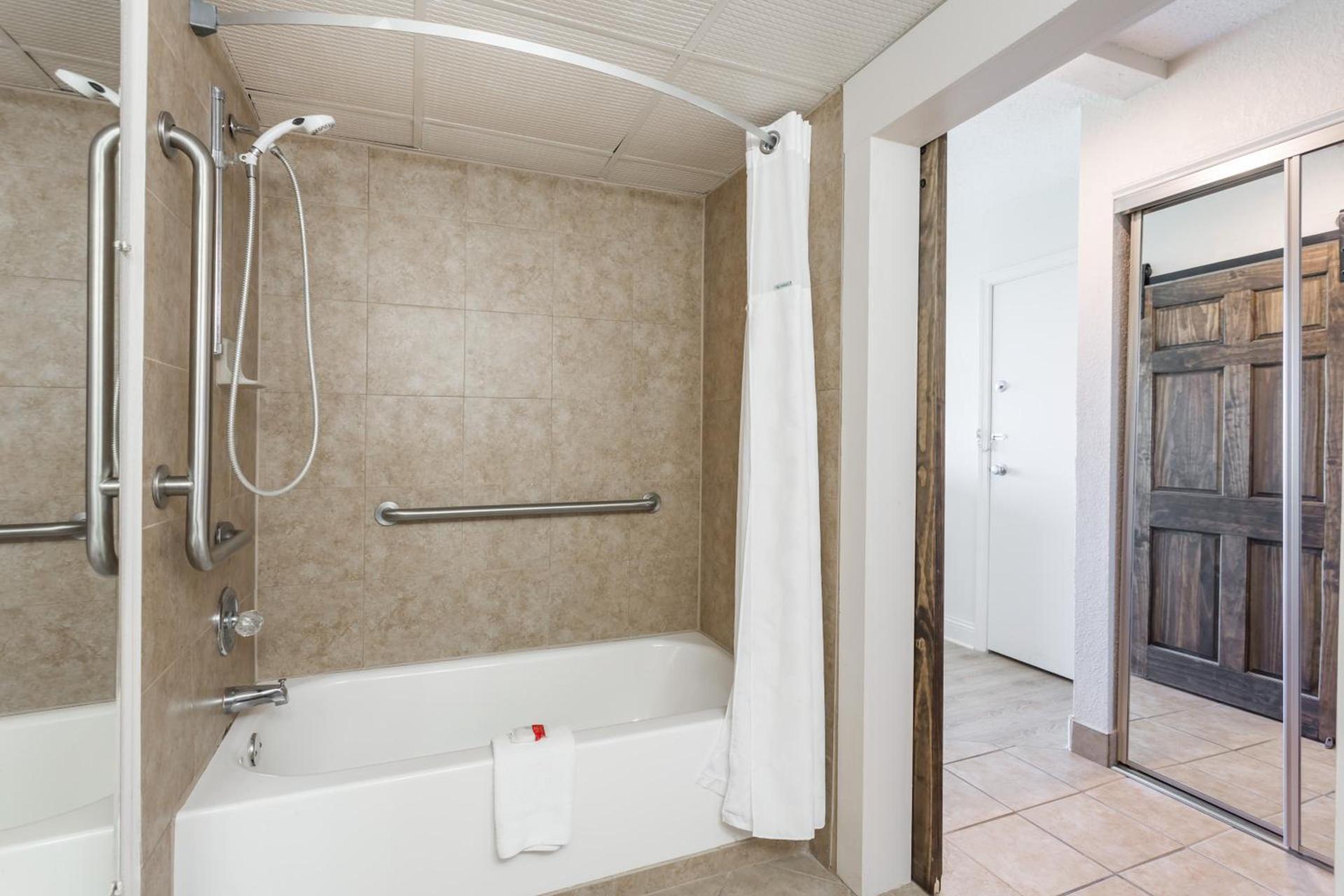 Ramada Plaza by Wyndham Nags Head Oceanfront photo 25