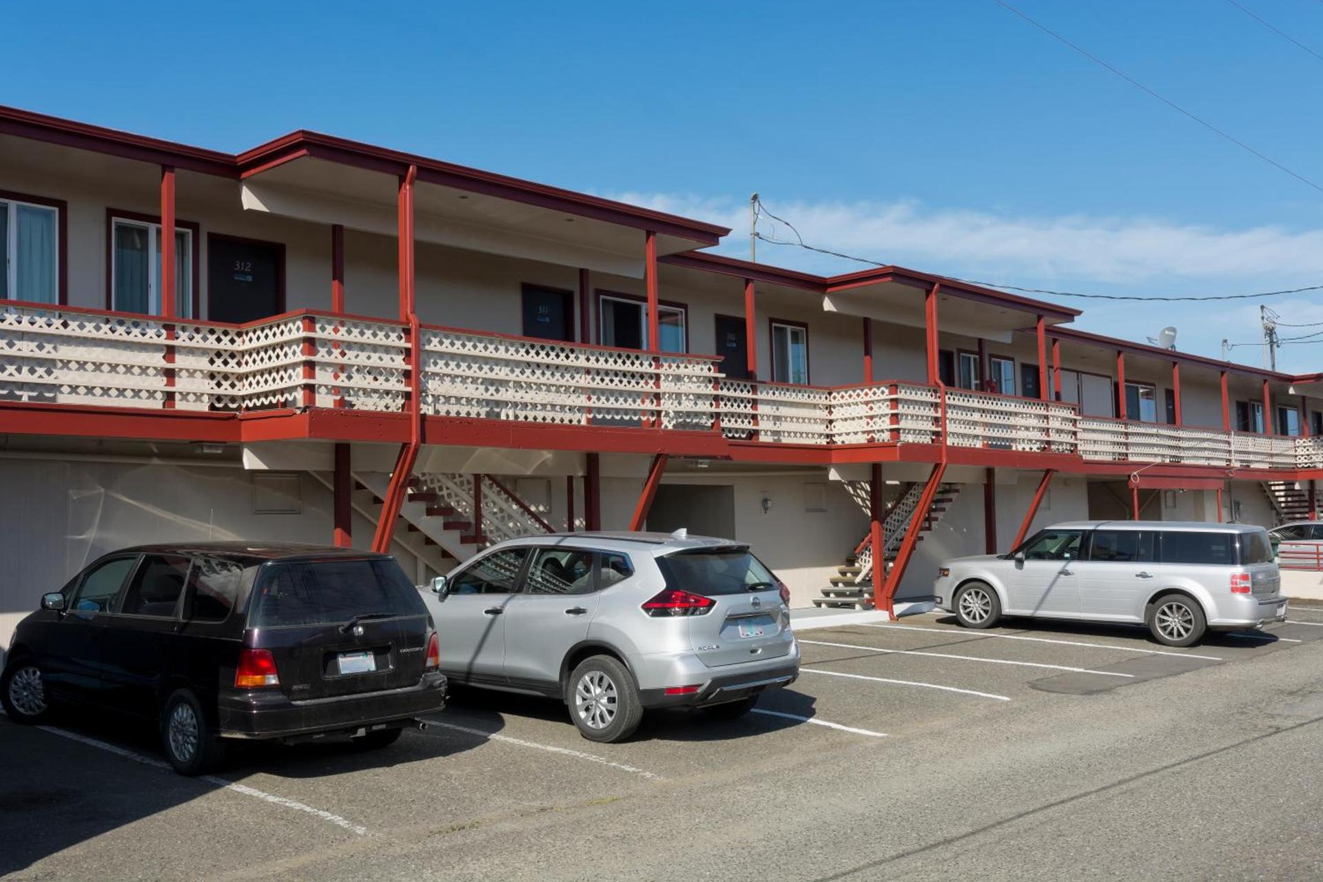 Flagstone Motel photo 13