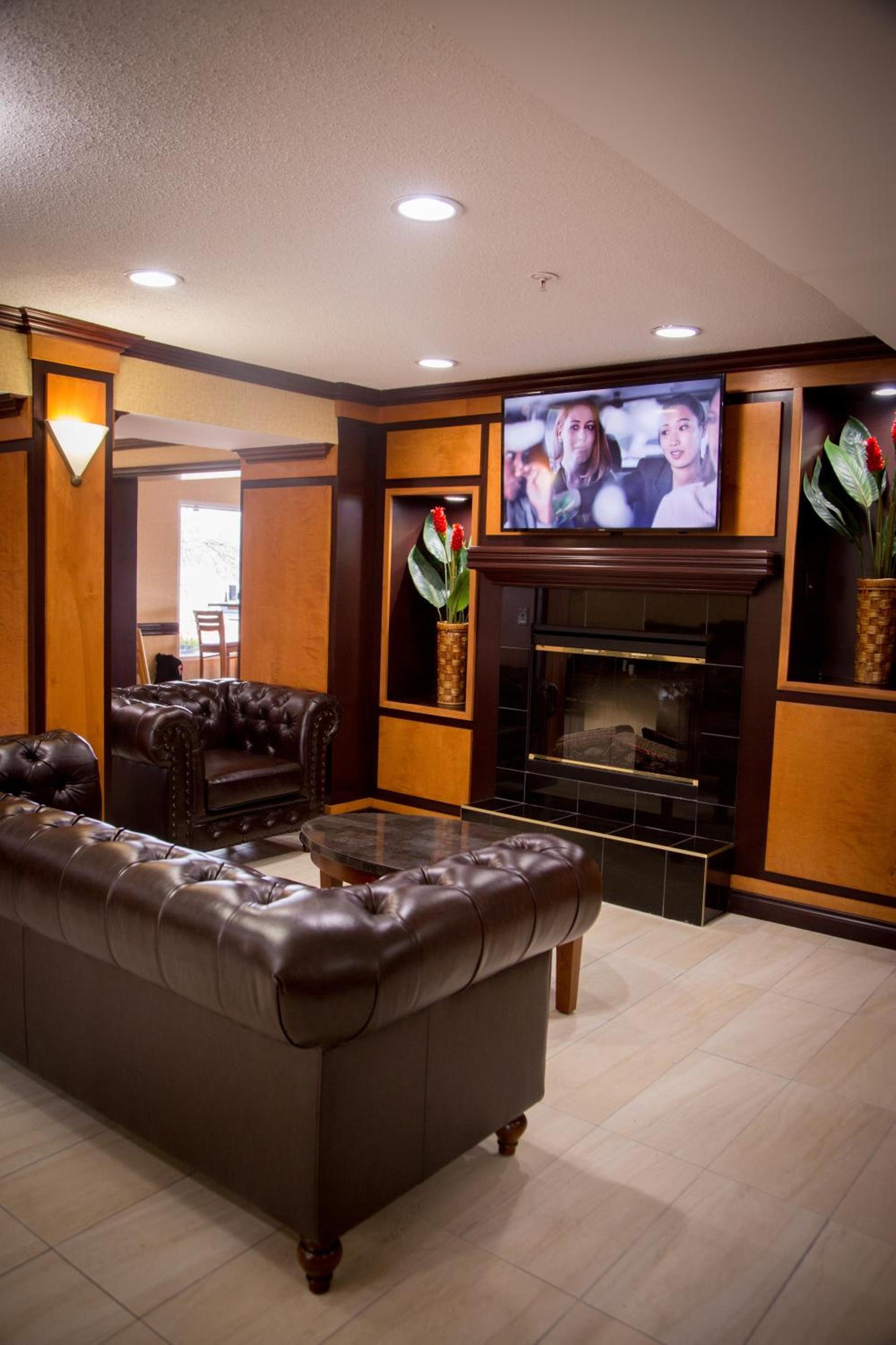 Baymont by Wyndham Madison Heights Detroit Area photo 2