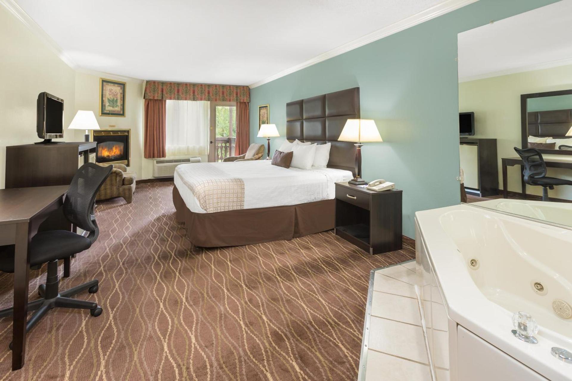 Baymont by Wyndham Helen photo 17