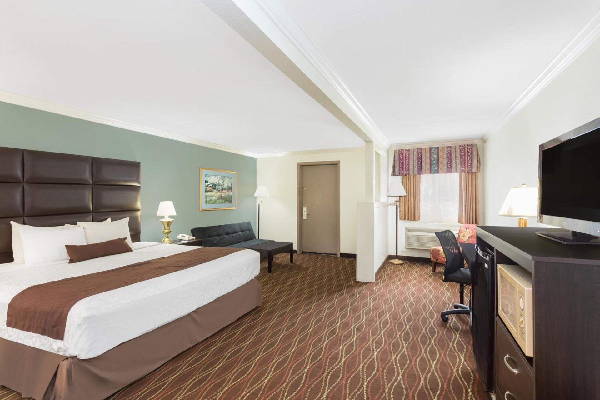 Baymont by Wyndham Helen photo 14