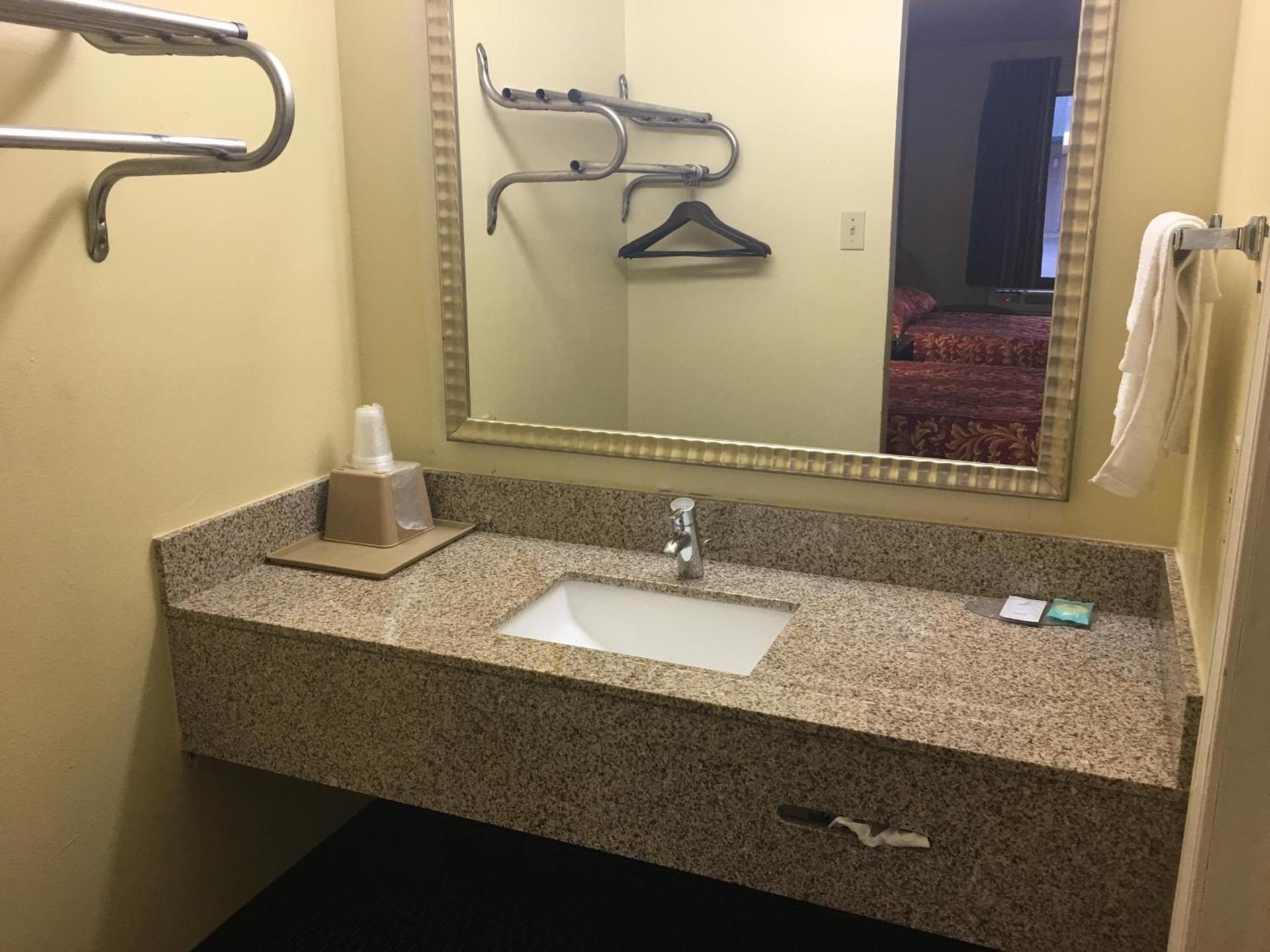 Liberty Inn - Collins photo 19