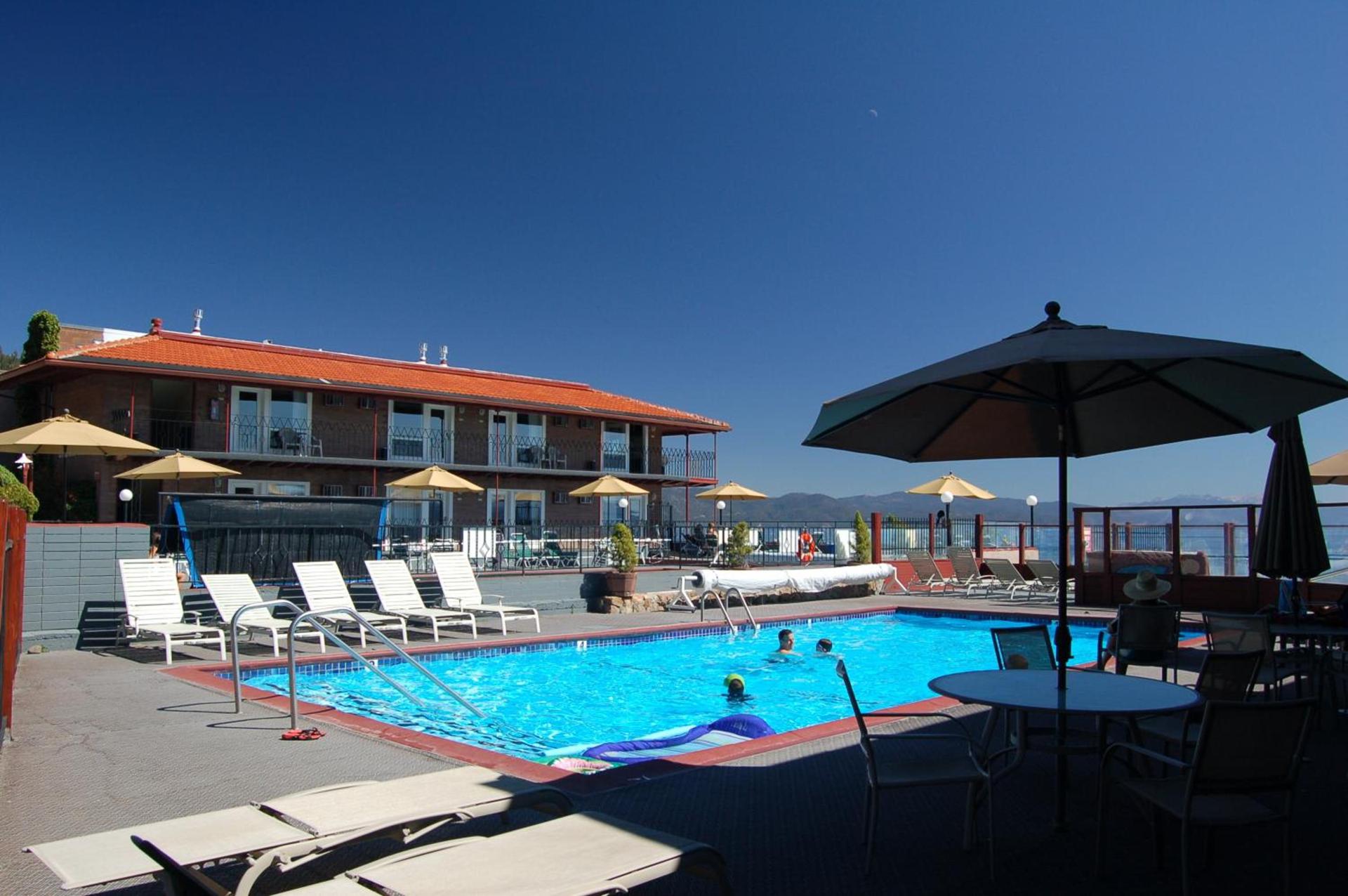 Crown Motel photo 16