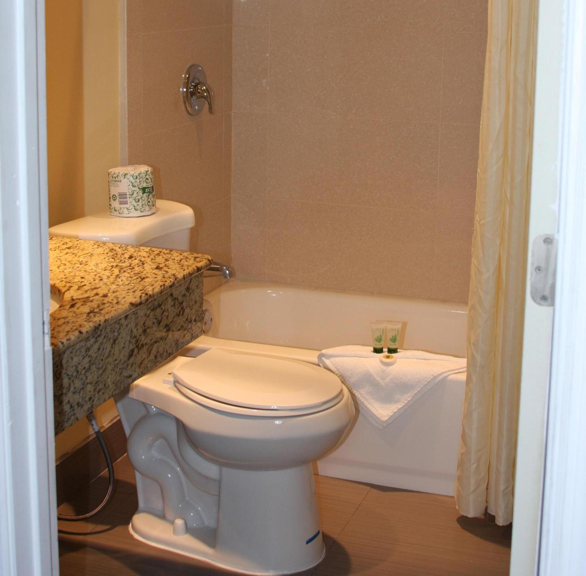 The Hollywood Gateway Inn photo 14