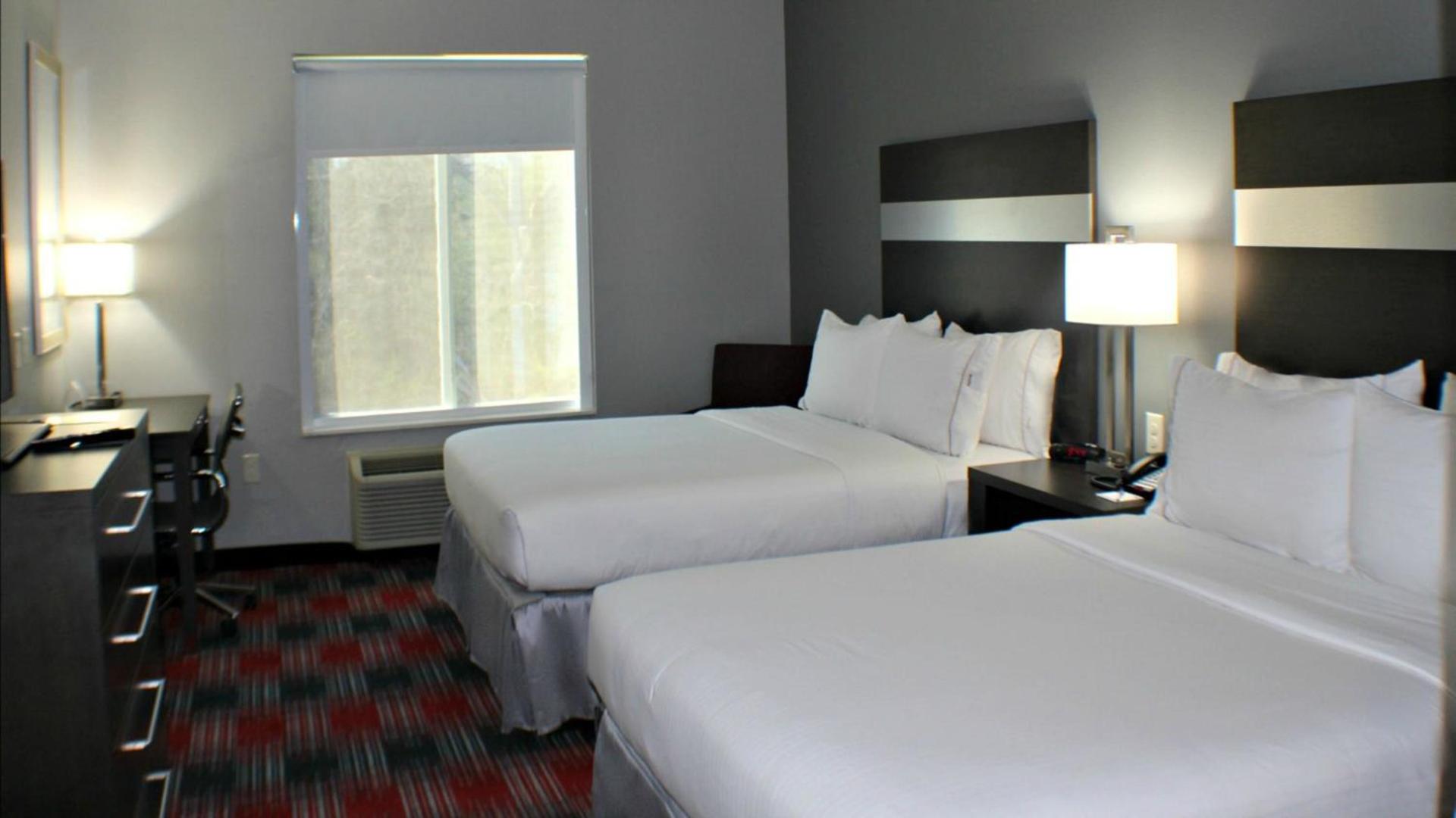 Holiday Inn Express & Suites Bonham by IHG photo 4