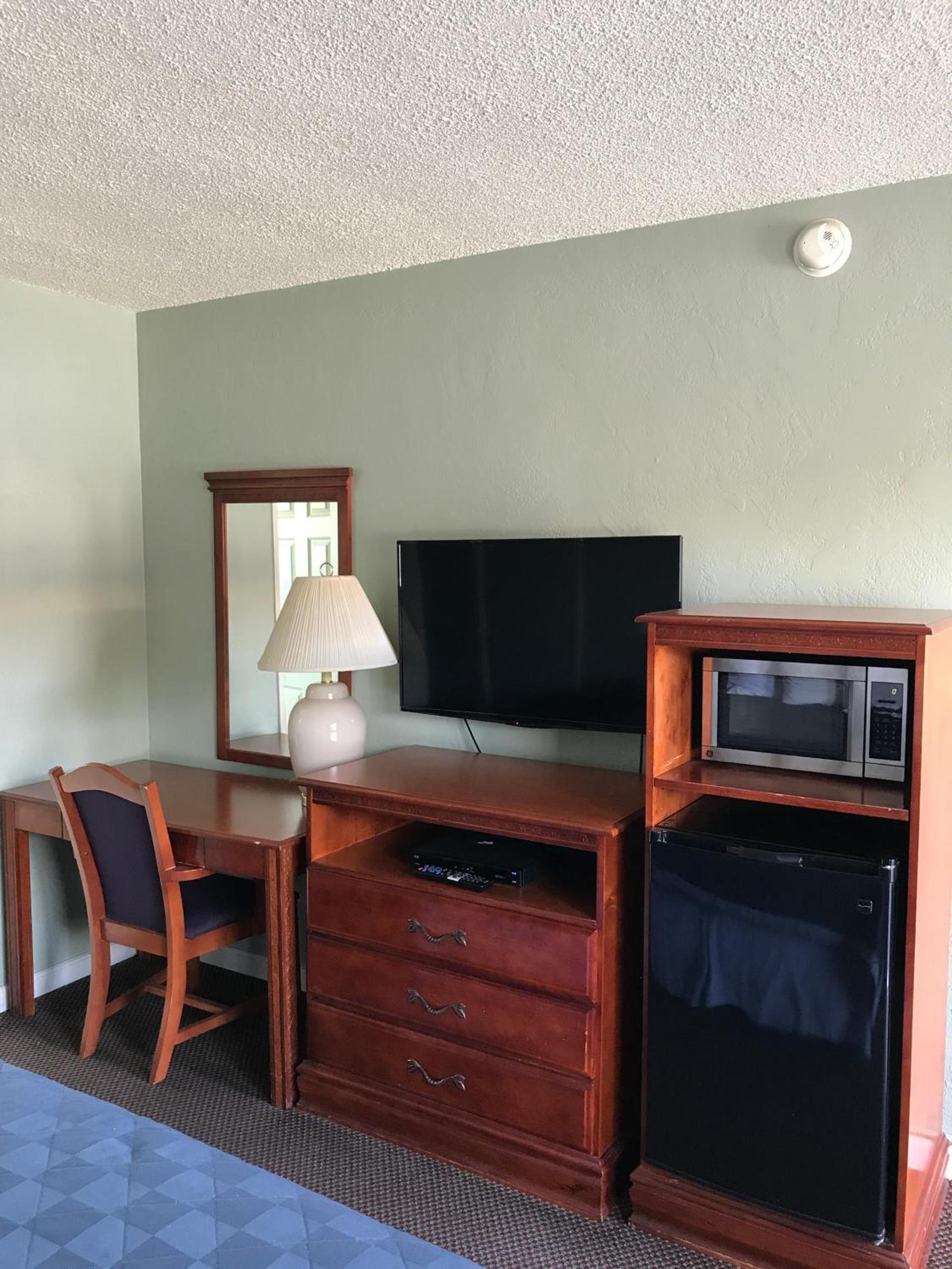 Economy Inn photo 13