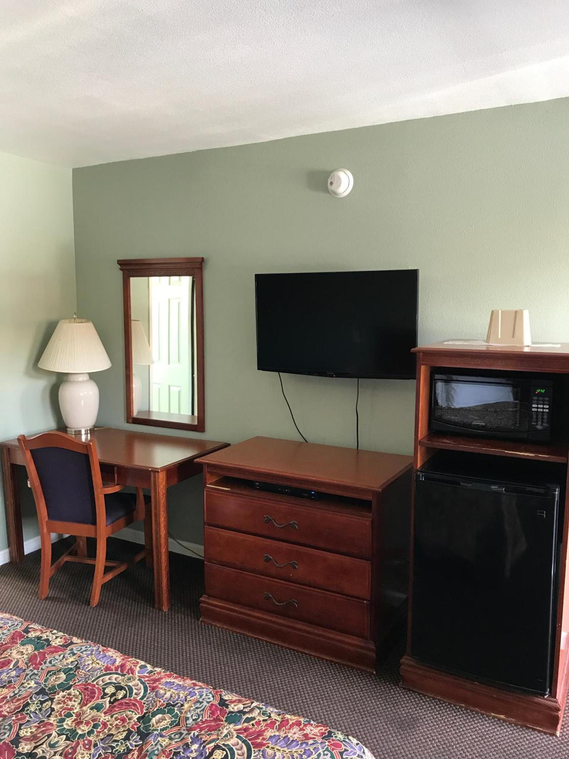 Economy Inn photo 15