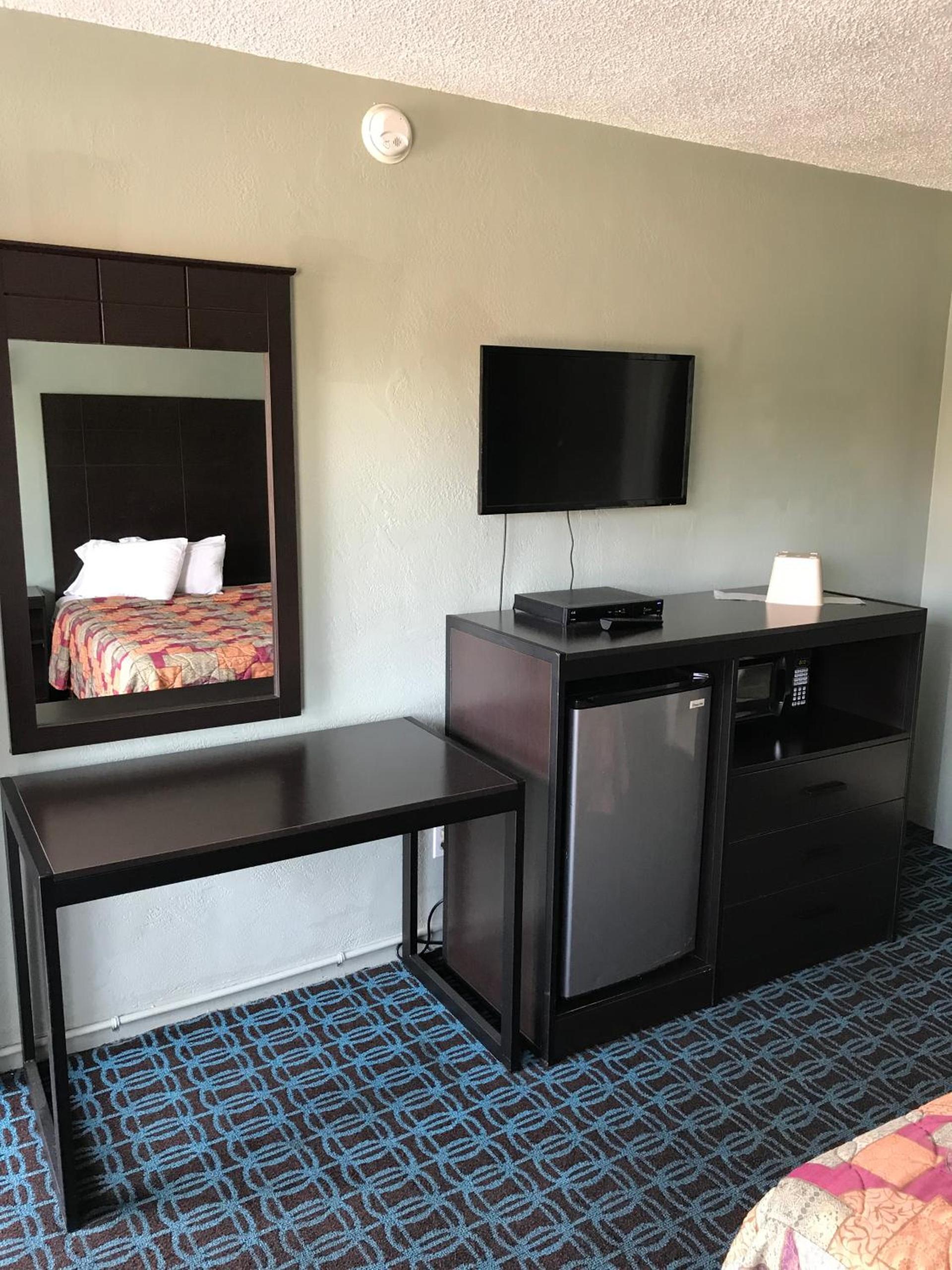 Economy Inn photo 16