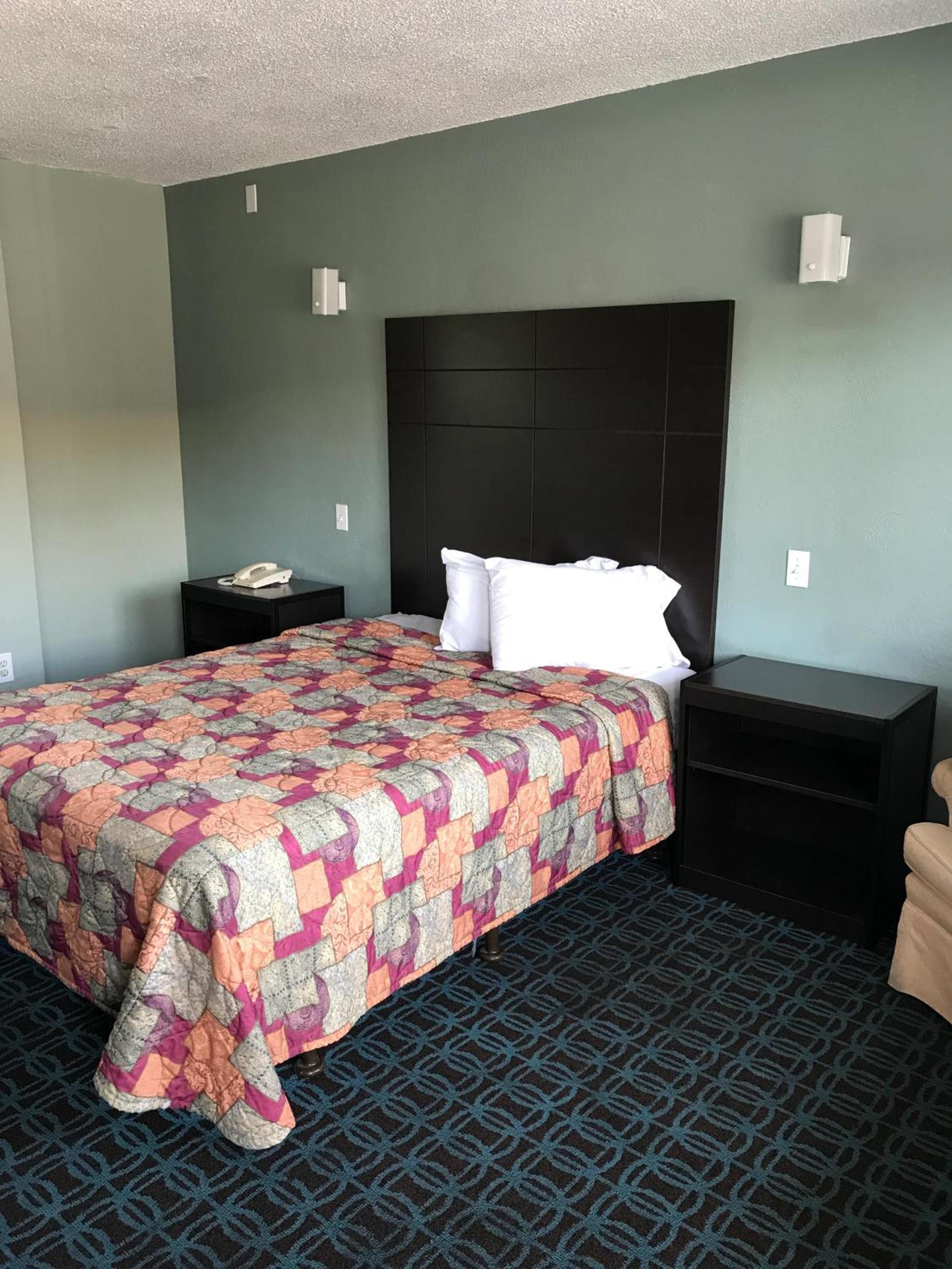 Economy Inn photo 17
