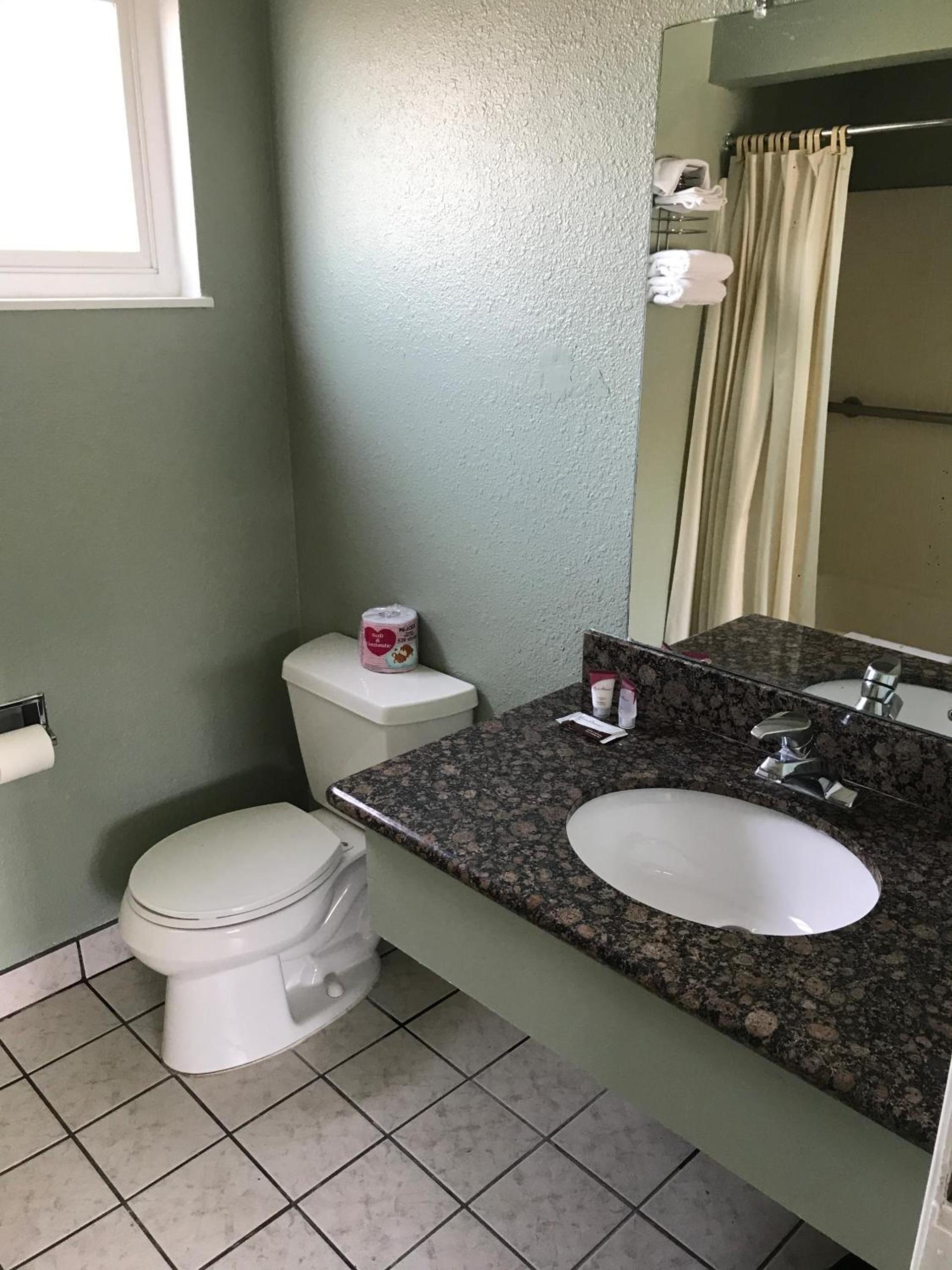 Economy Inn photo 19